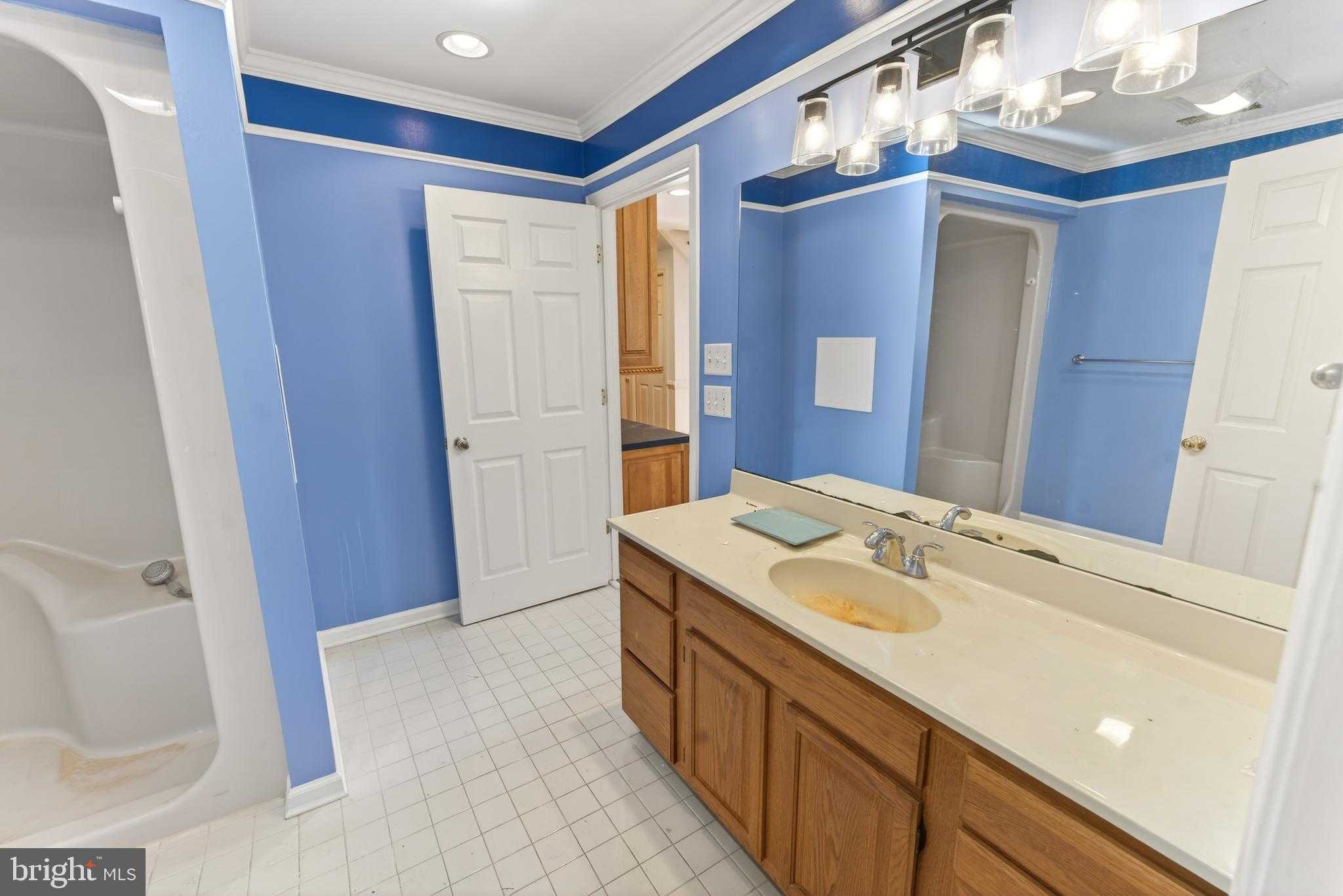 5482 Royal Mile Blvd photo 36