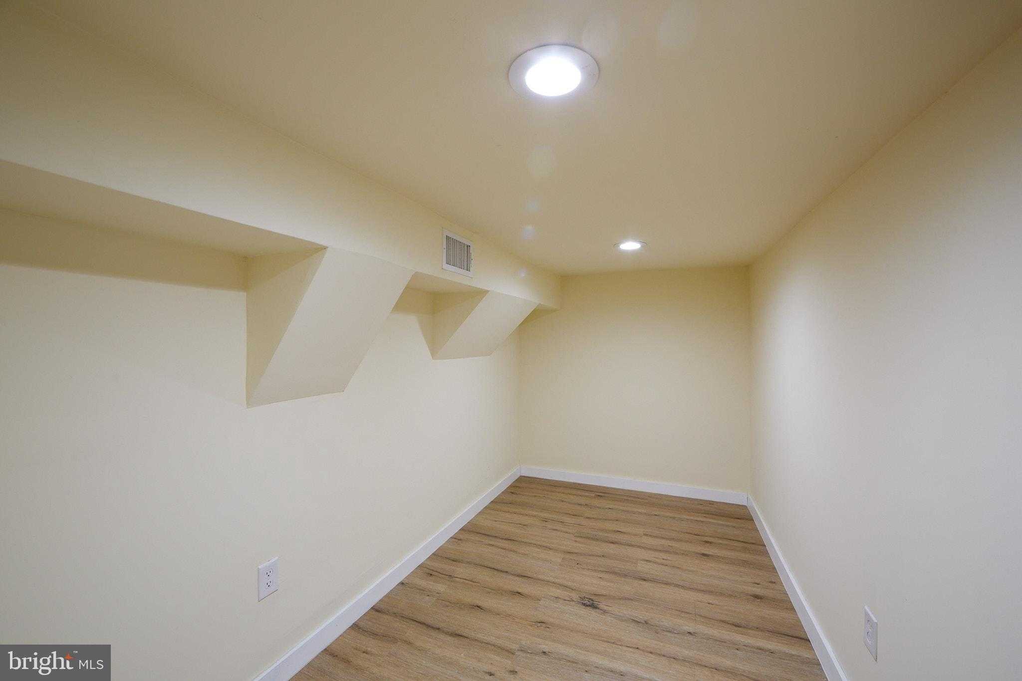 1558 N Randolph St photo 27