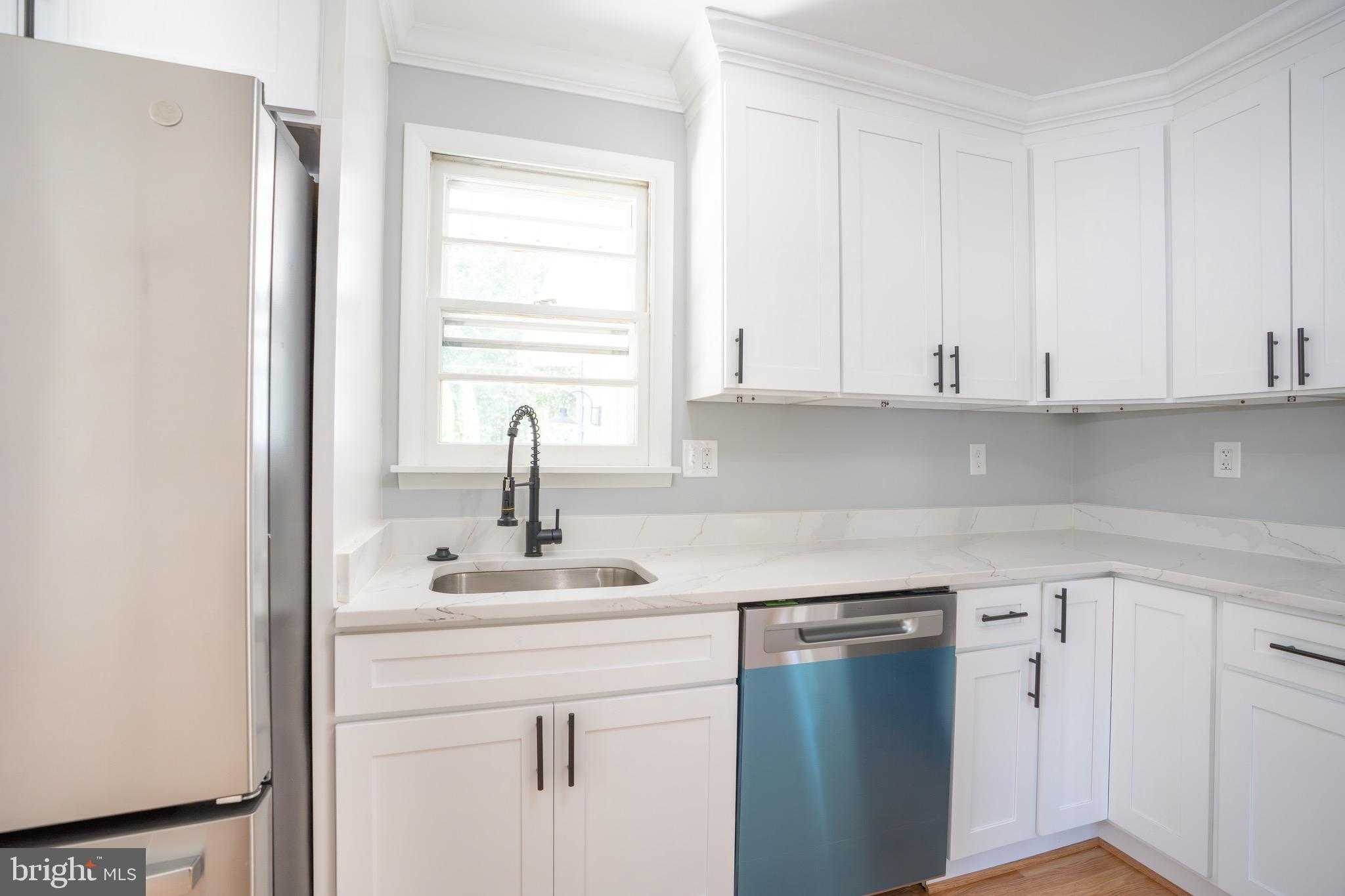 7005 Beachmont Dr photo 10