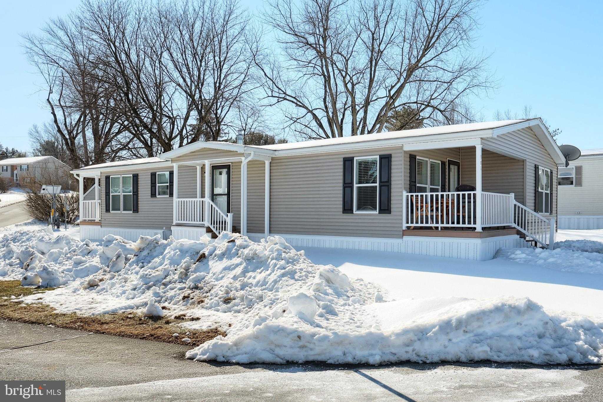 301 Blue Jay Dr photo 3