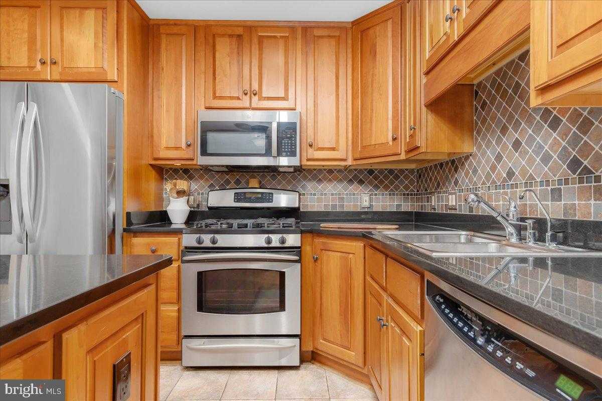 1015 Lindsay Ln photo 19