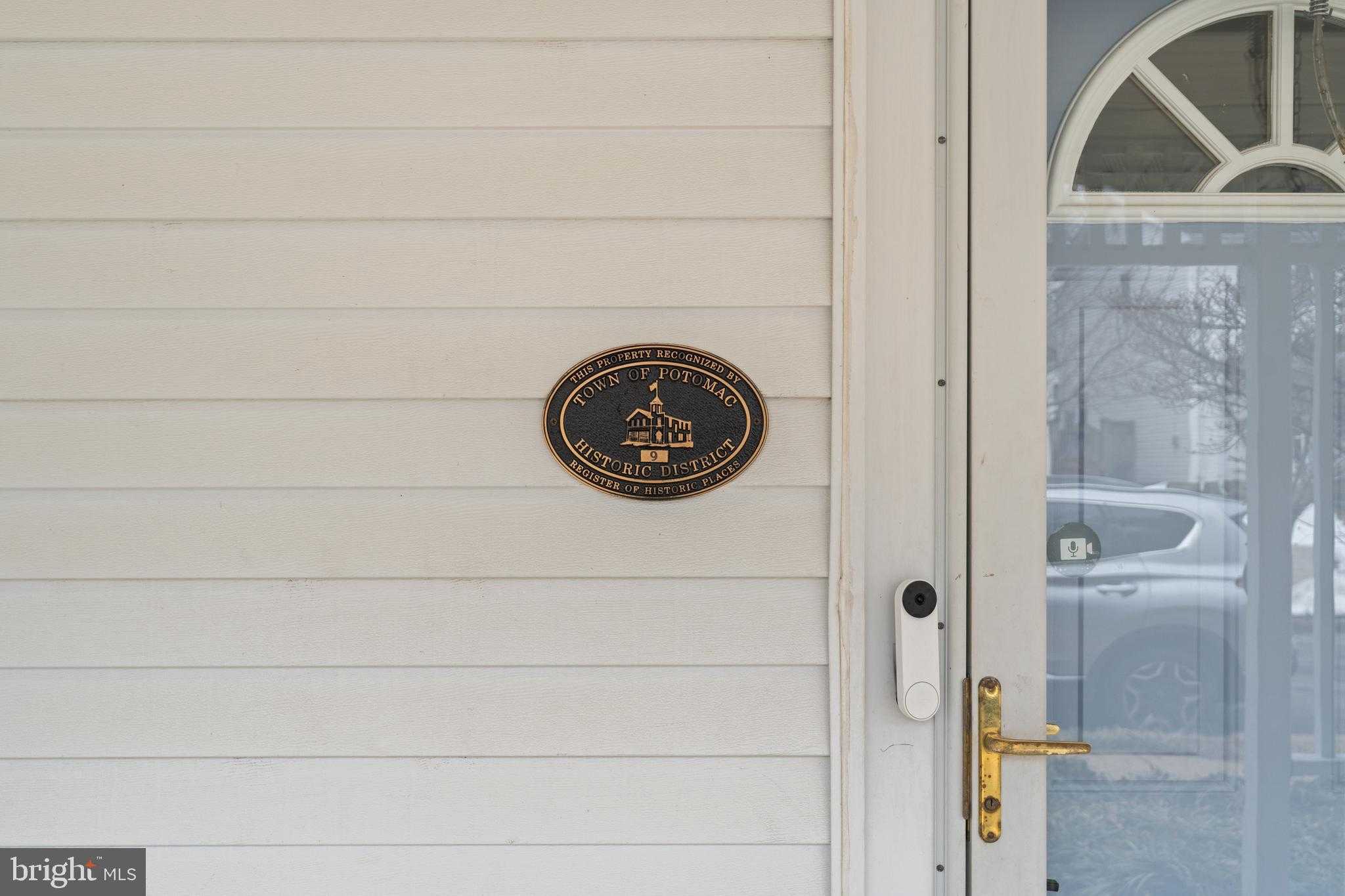 320 Laverne Ave photo 2