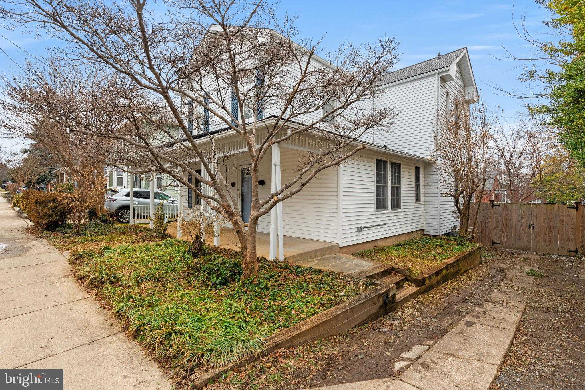 320 Laverne Ave photo 35