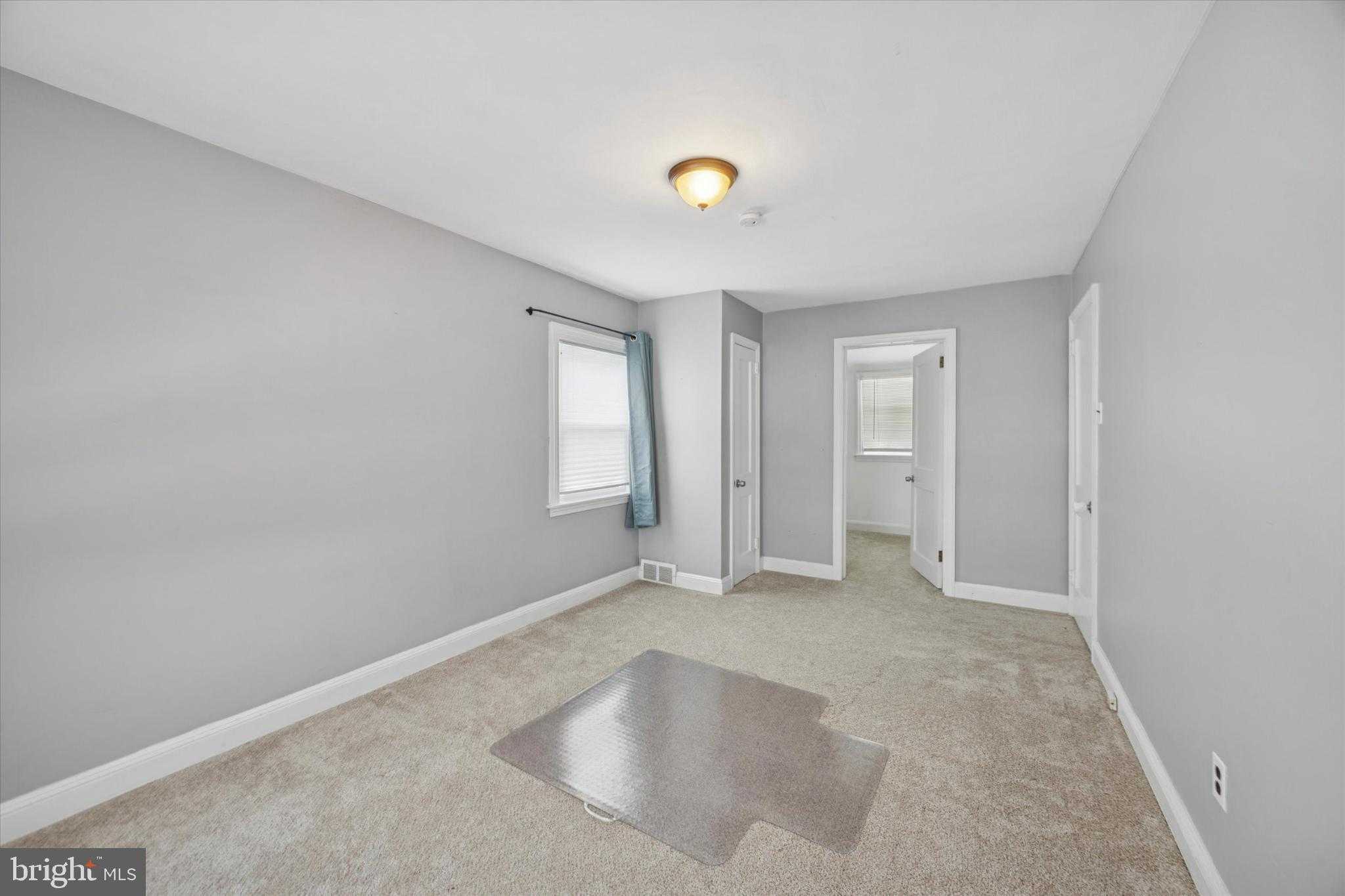 606 W Springfield Rd photo 22