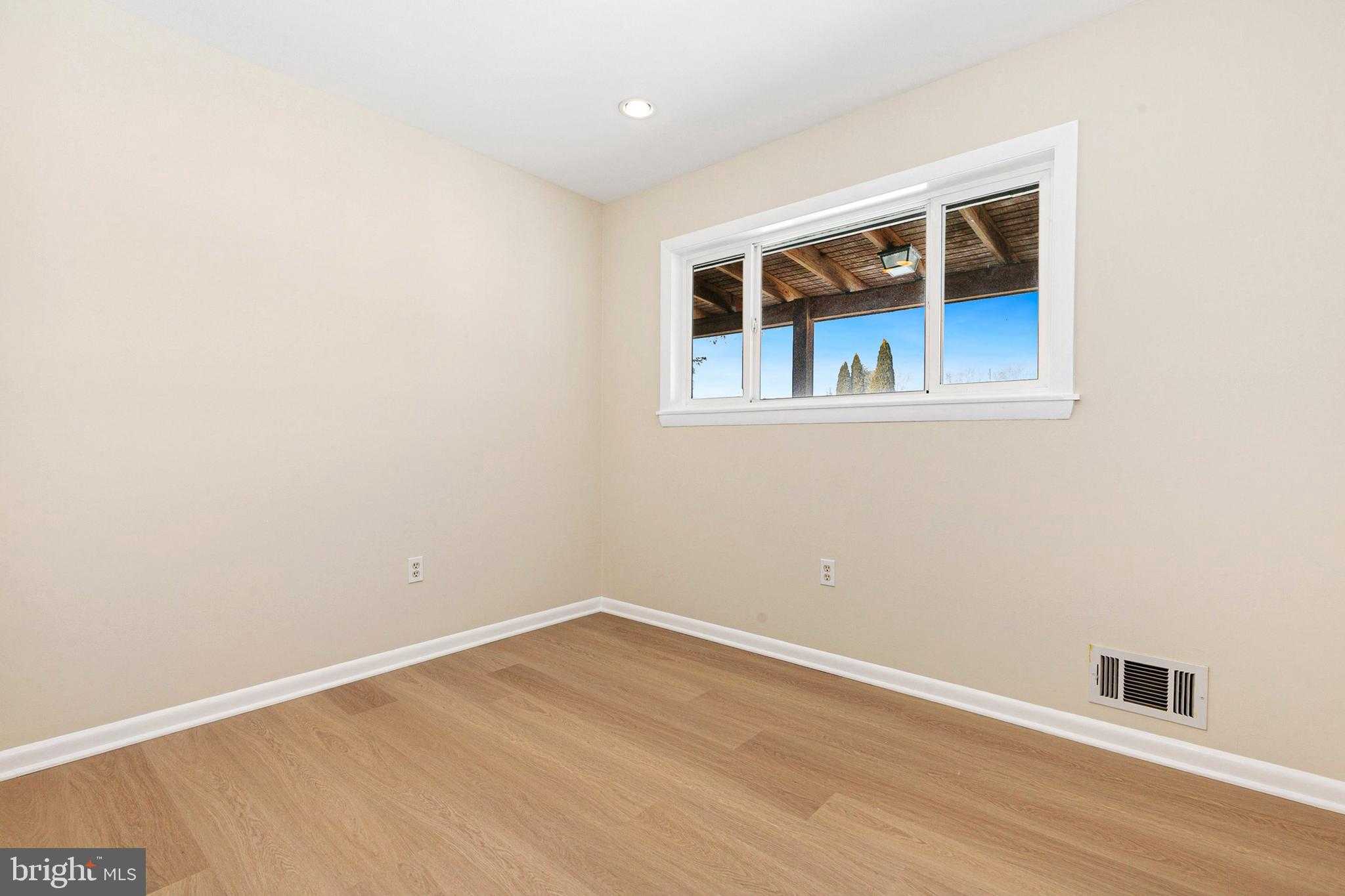 13530 Vandalia Dr photo 27