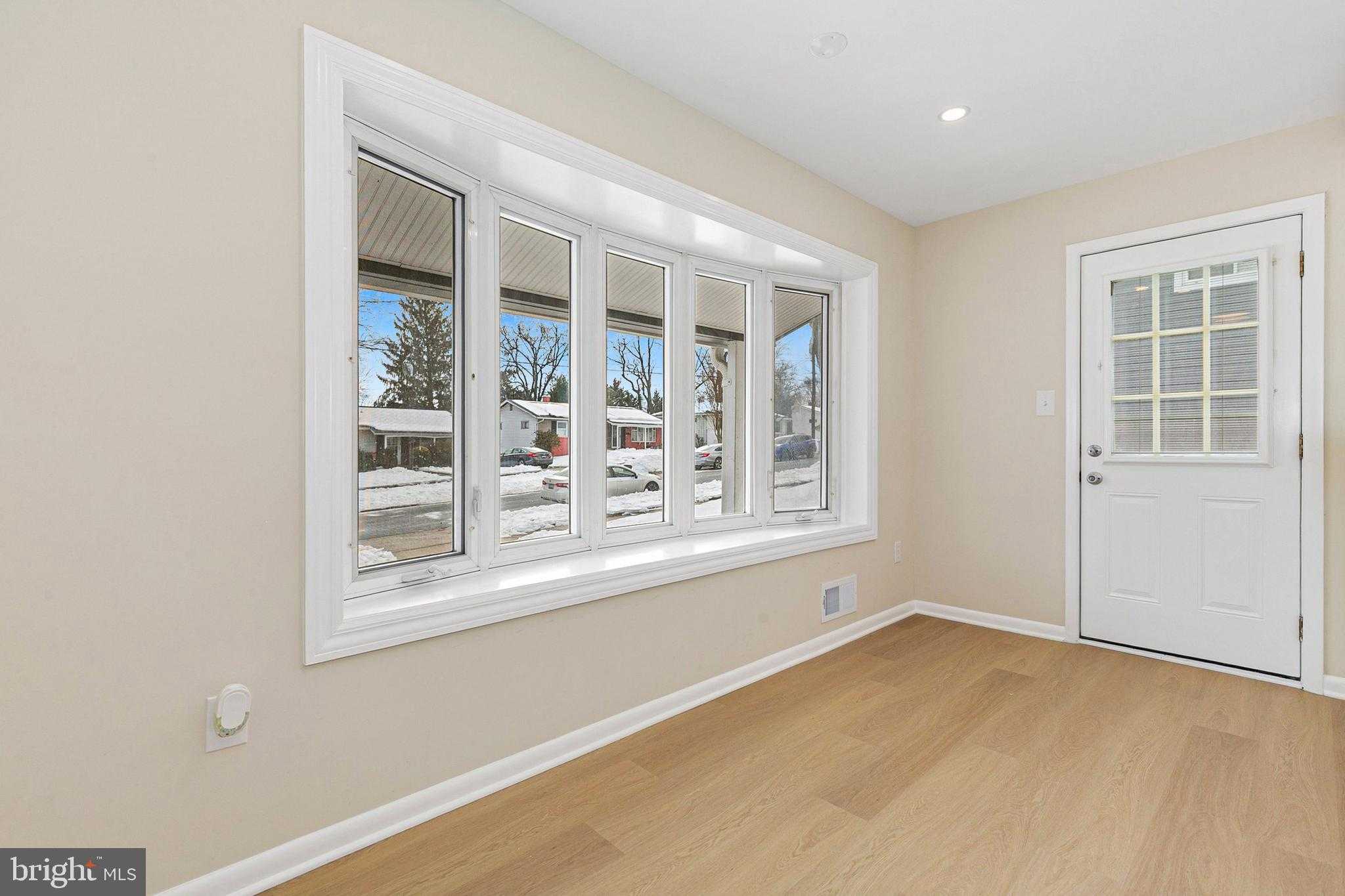 13530 Vandalia Dr photo 4