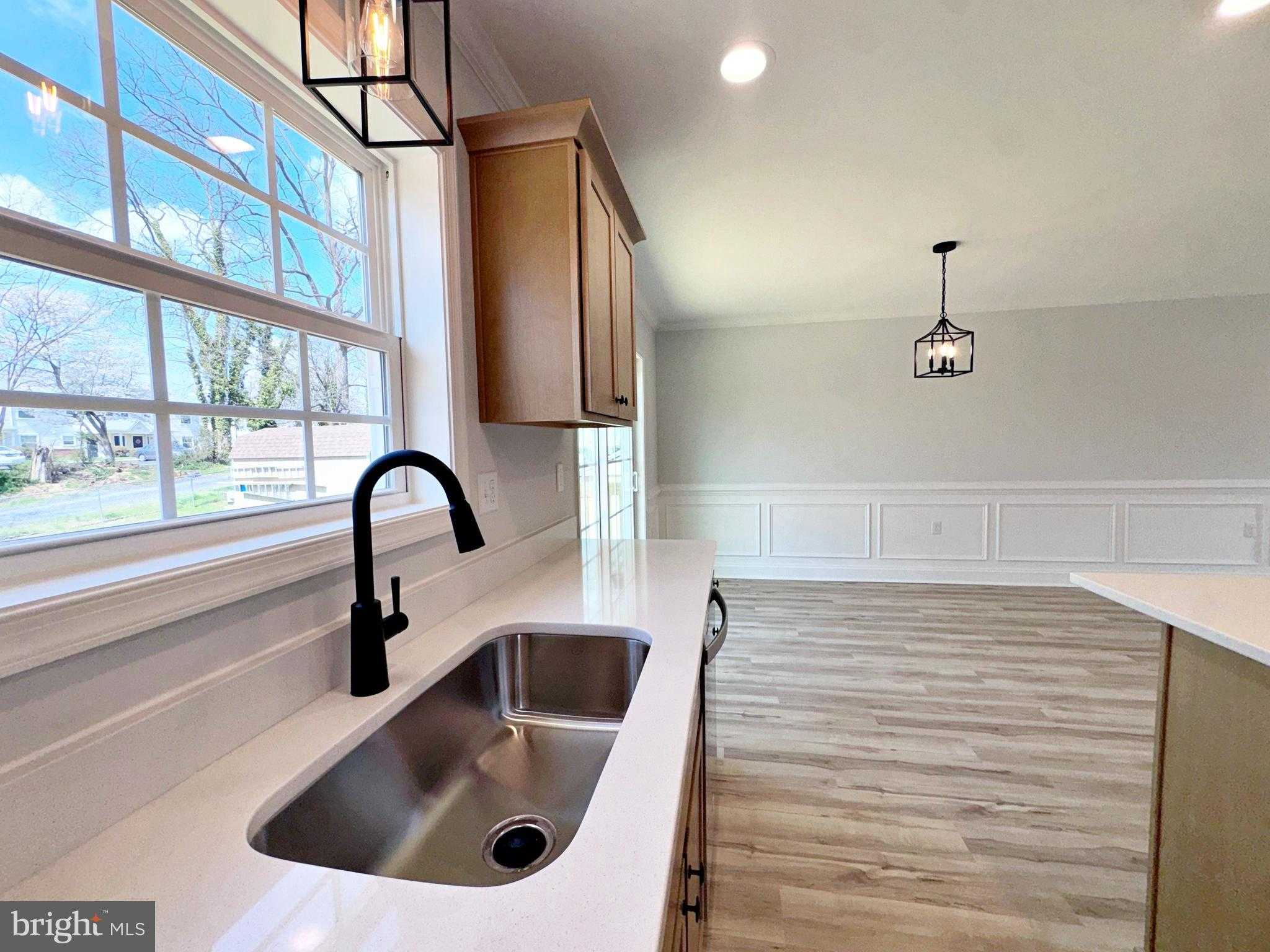 397 Burns St photo 2