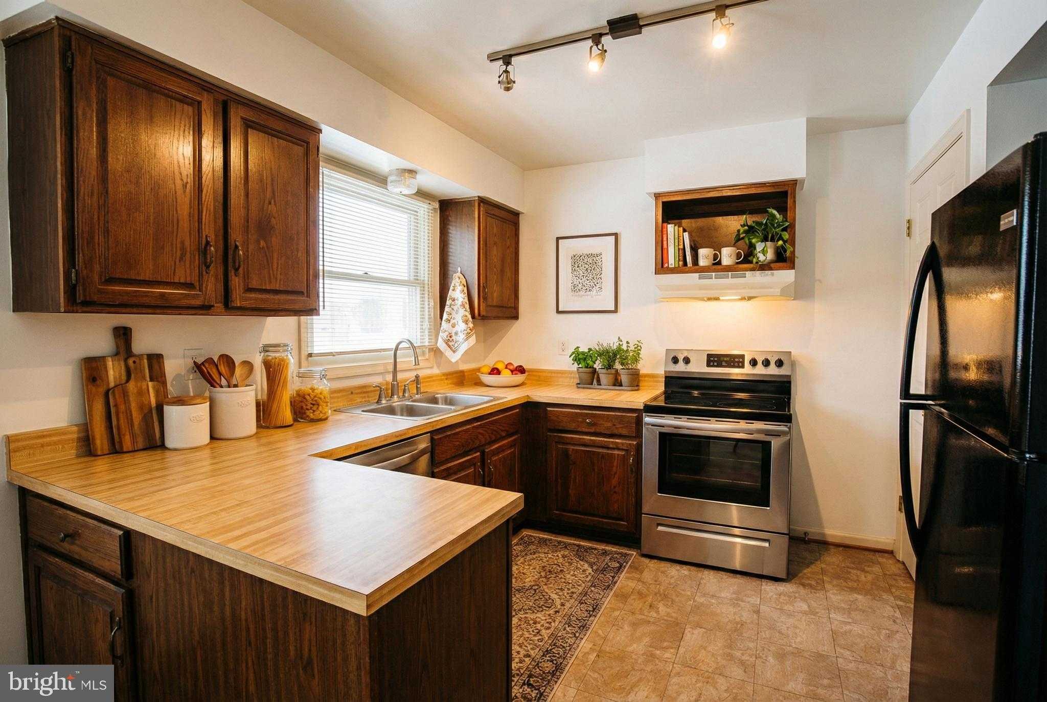 17041 Catalpa CT photo 5