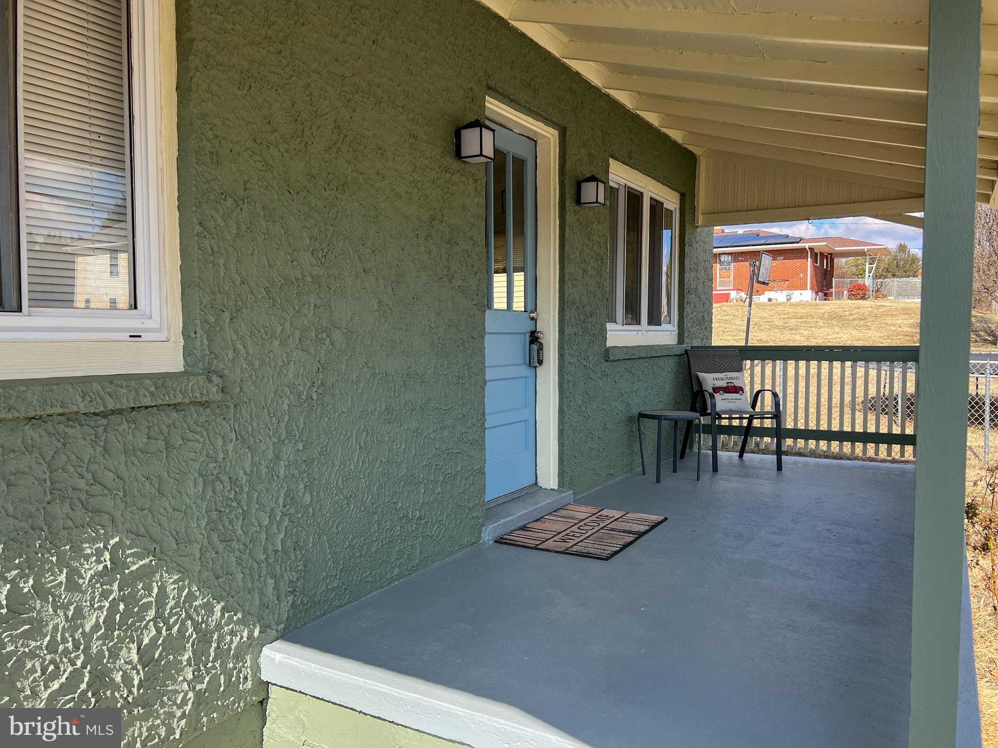 306 Kelly St photo 2