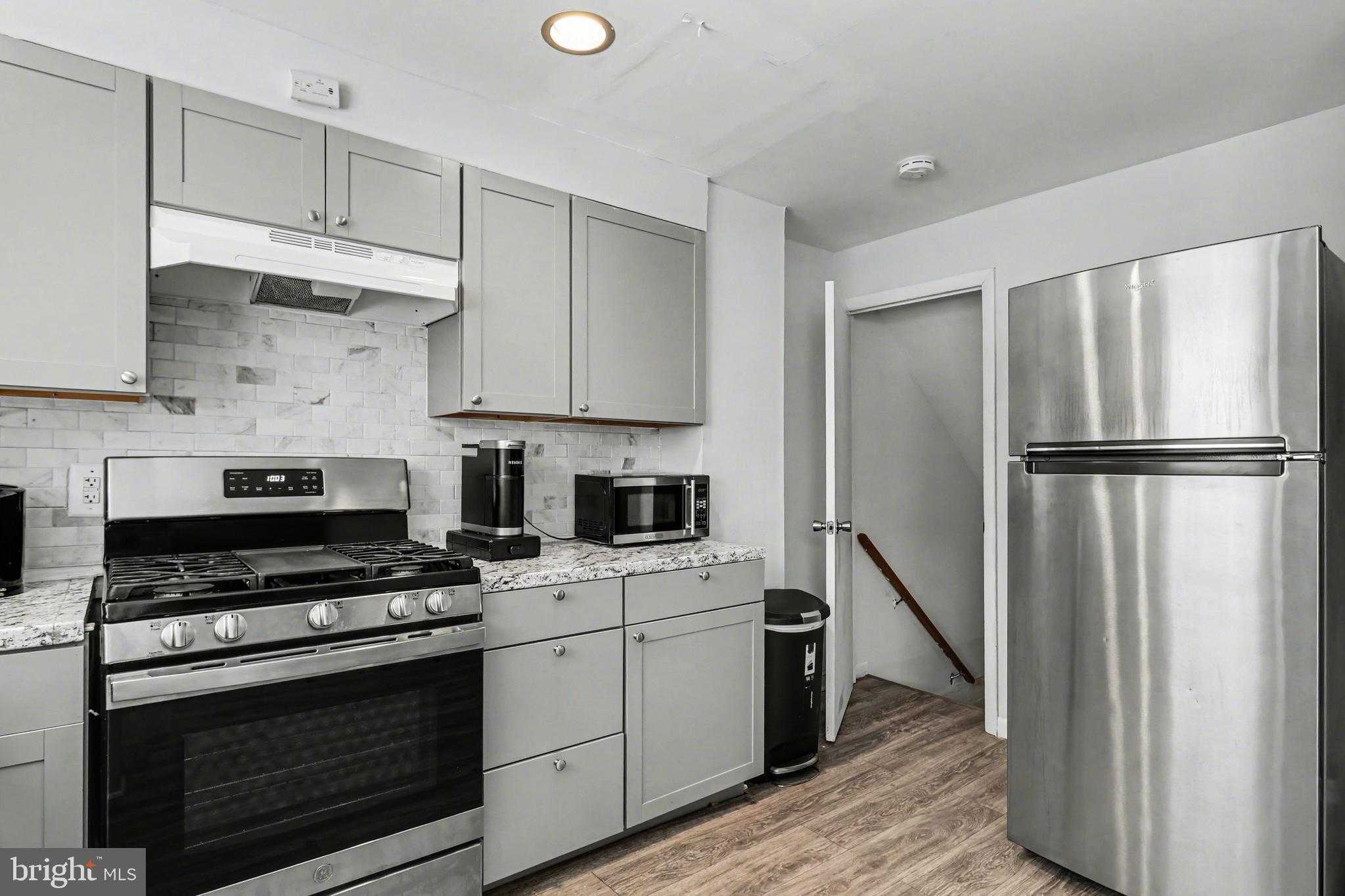 5411 Vicaris St photo 10