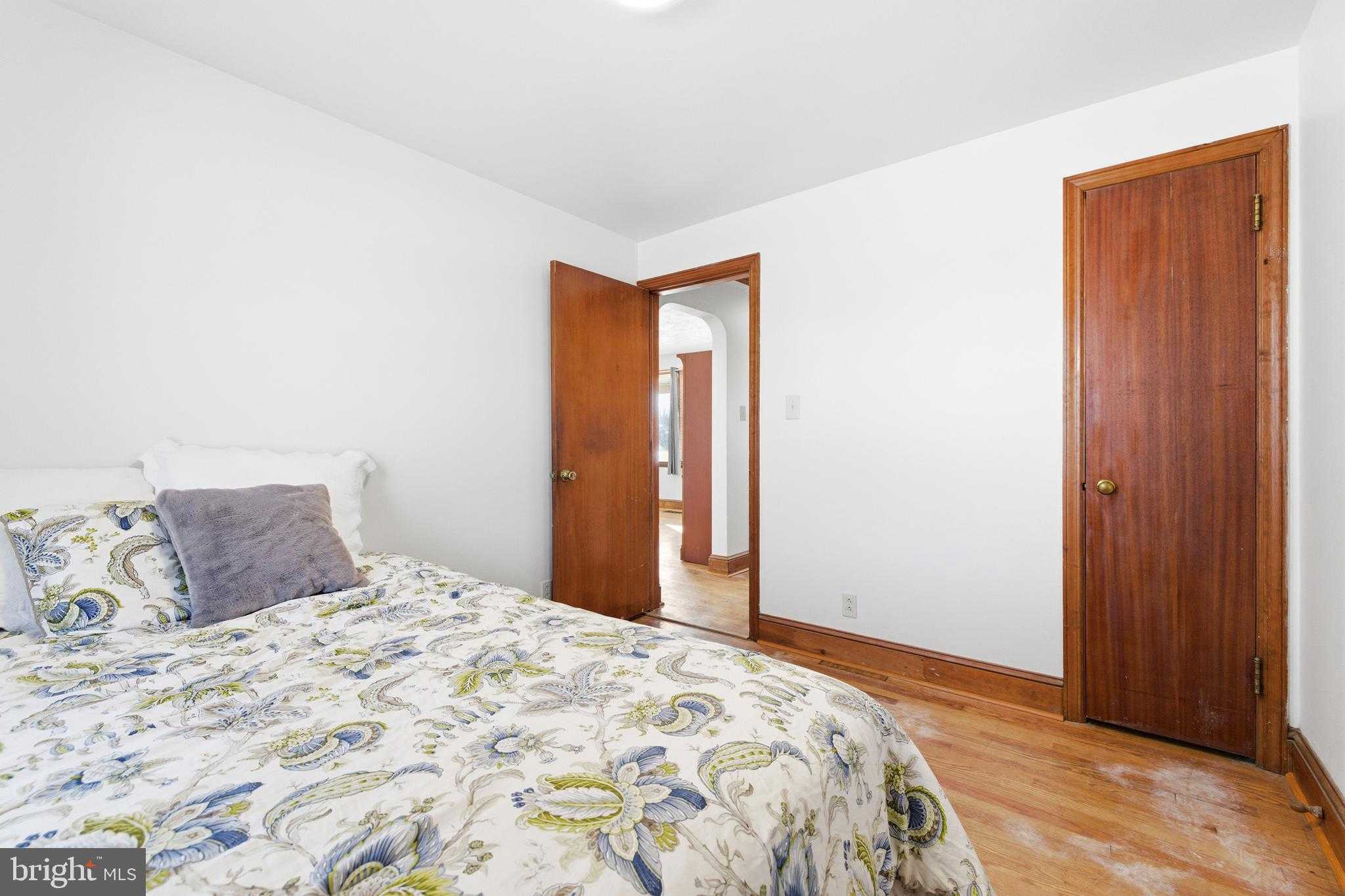 296 W Main St photo 20