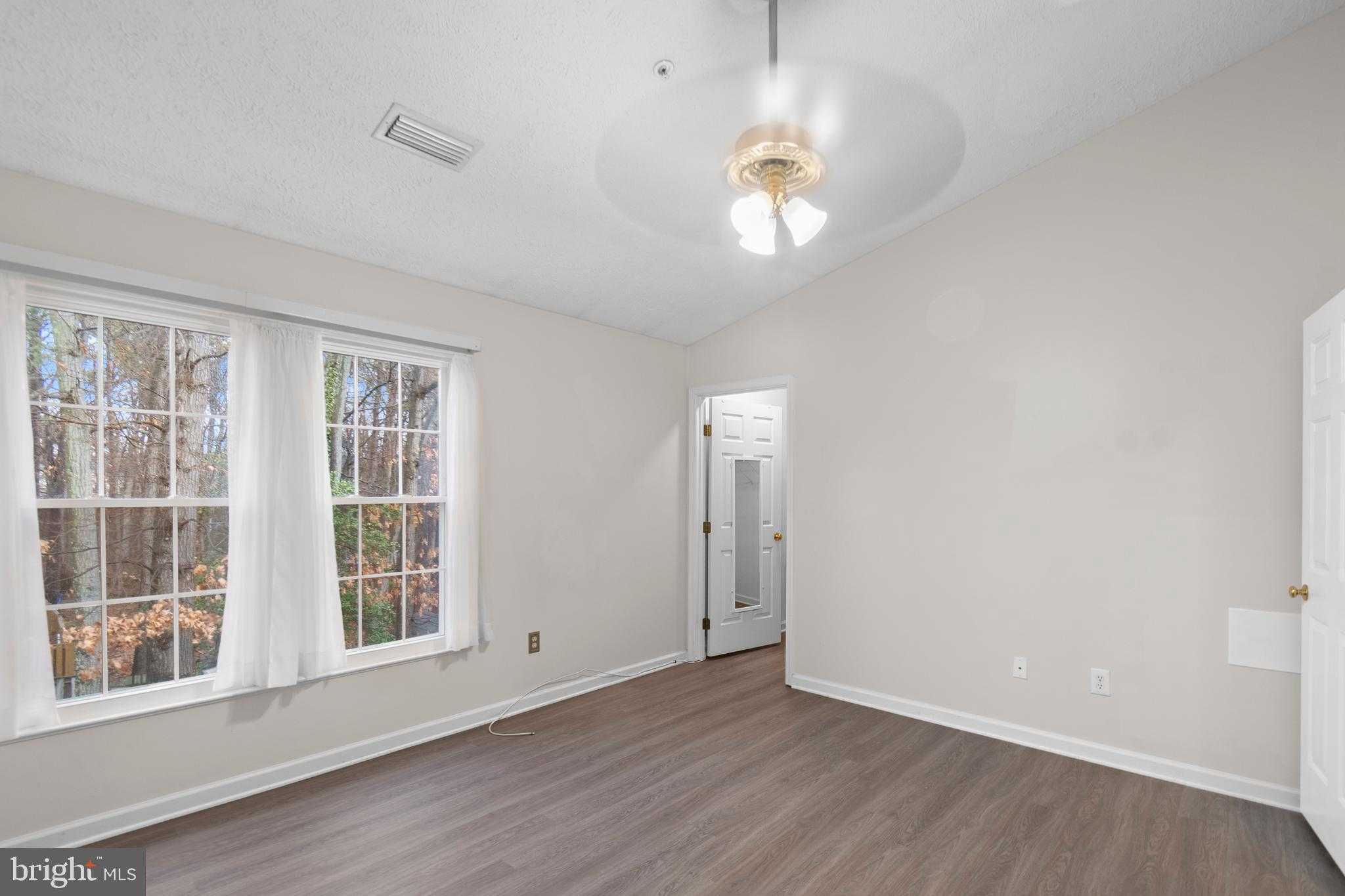 1035 Chestnut Cove Dr photo 20