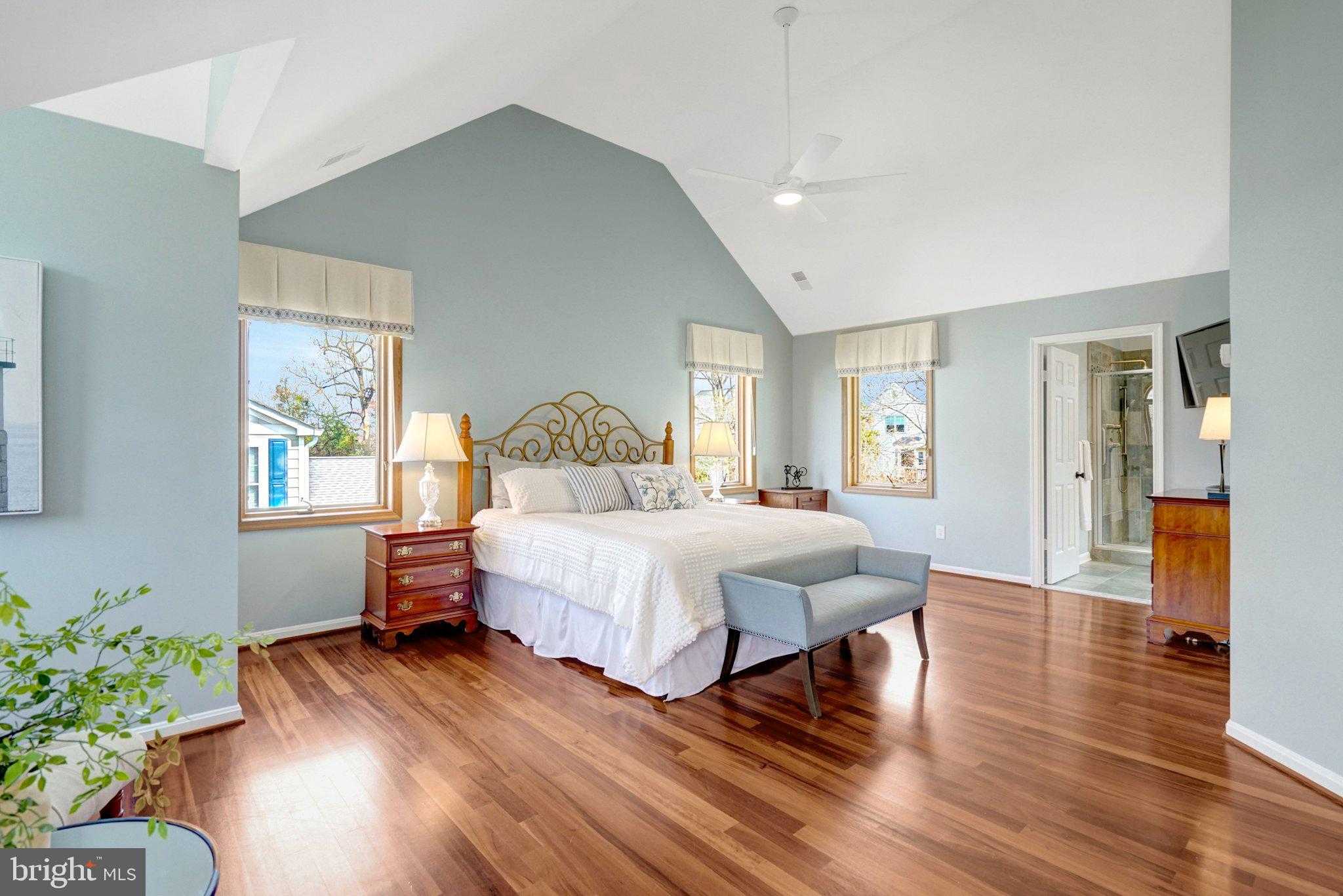 200 N Underwood St photo 6