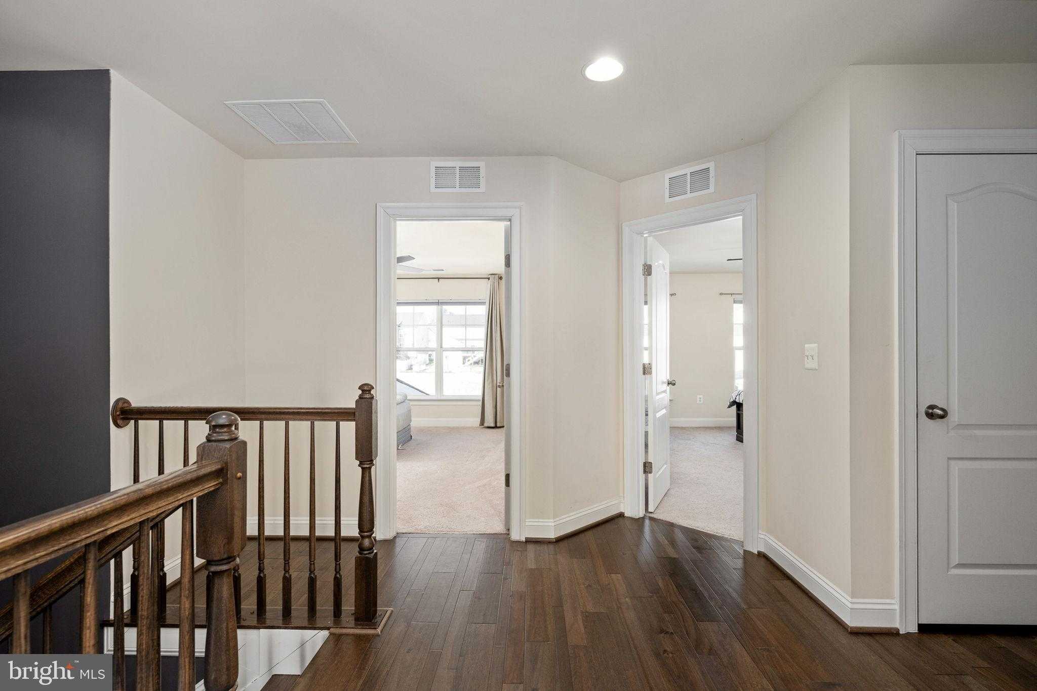 564 Coastal Ave photo 34