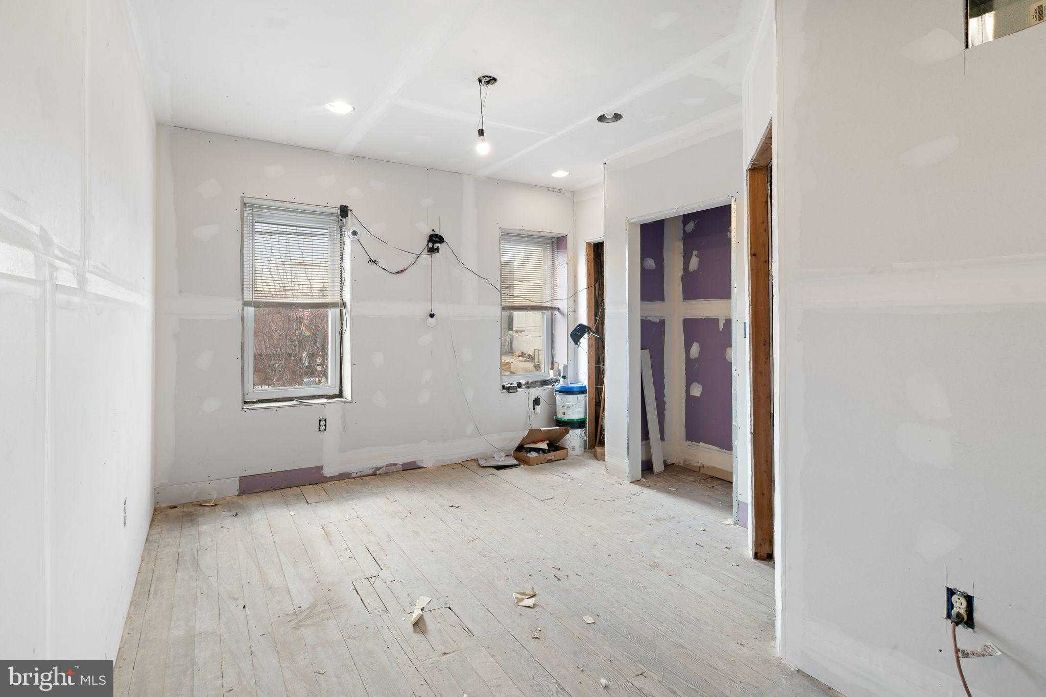 2517 E York St photo 11