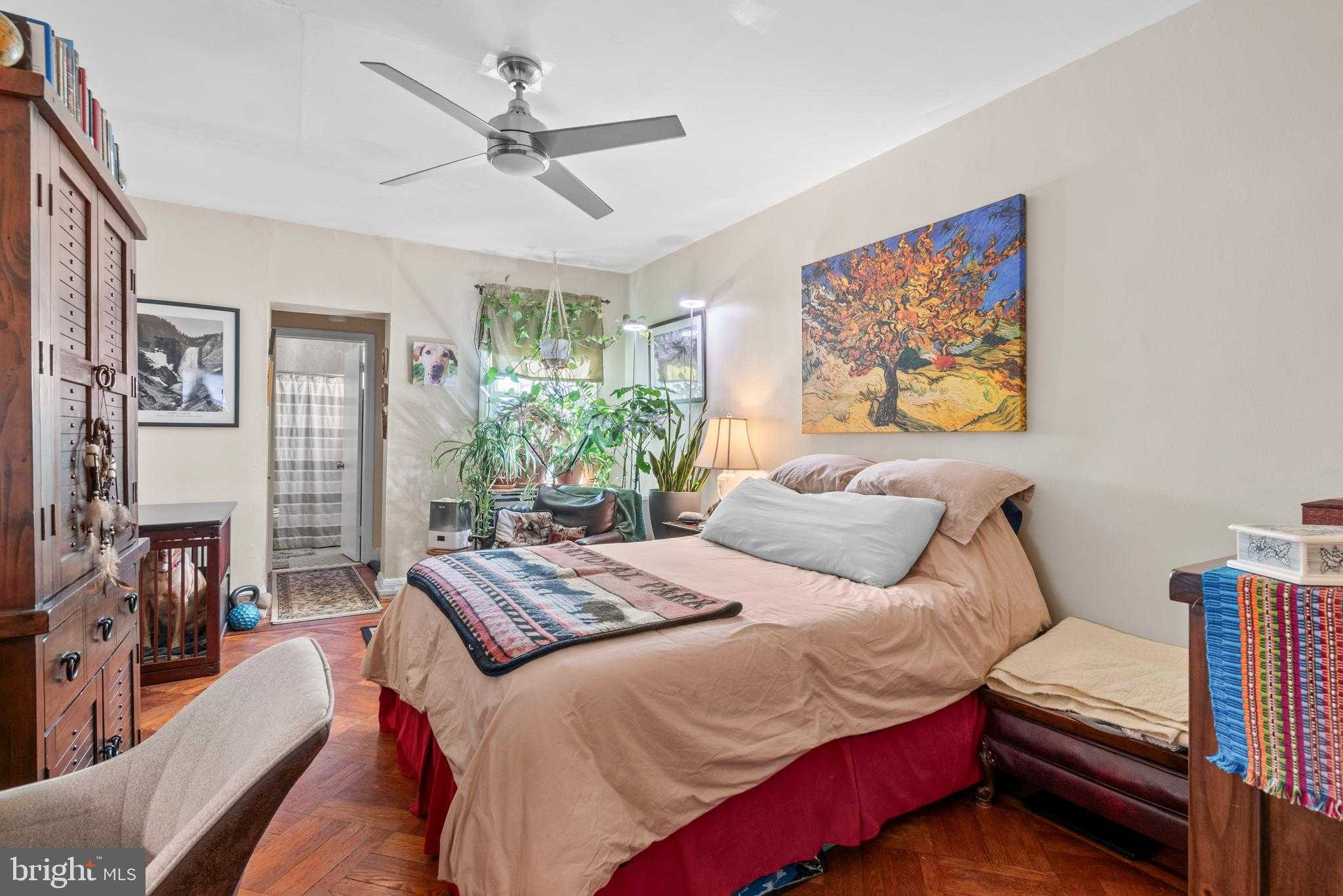 211 E 33rd St photo 11