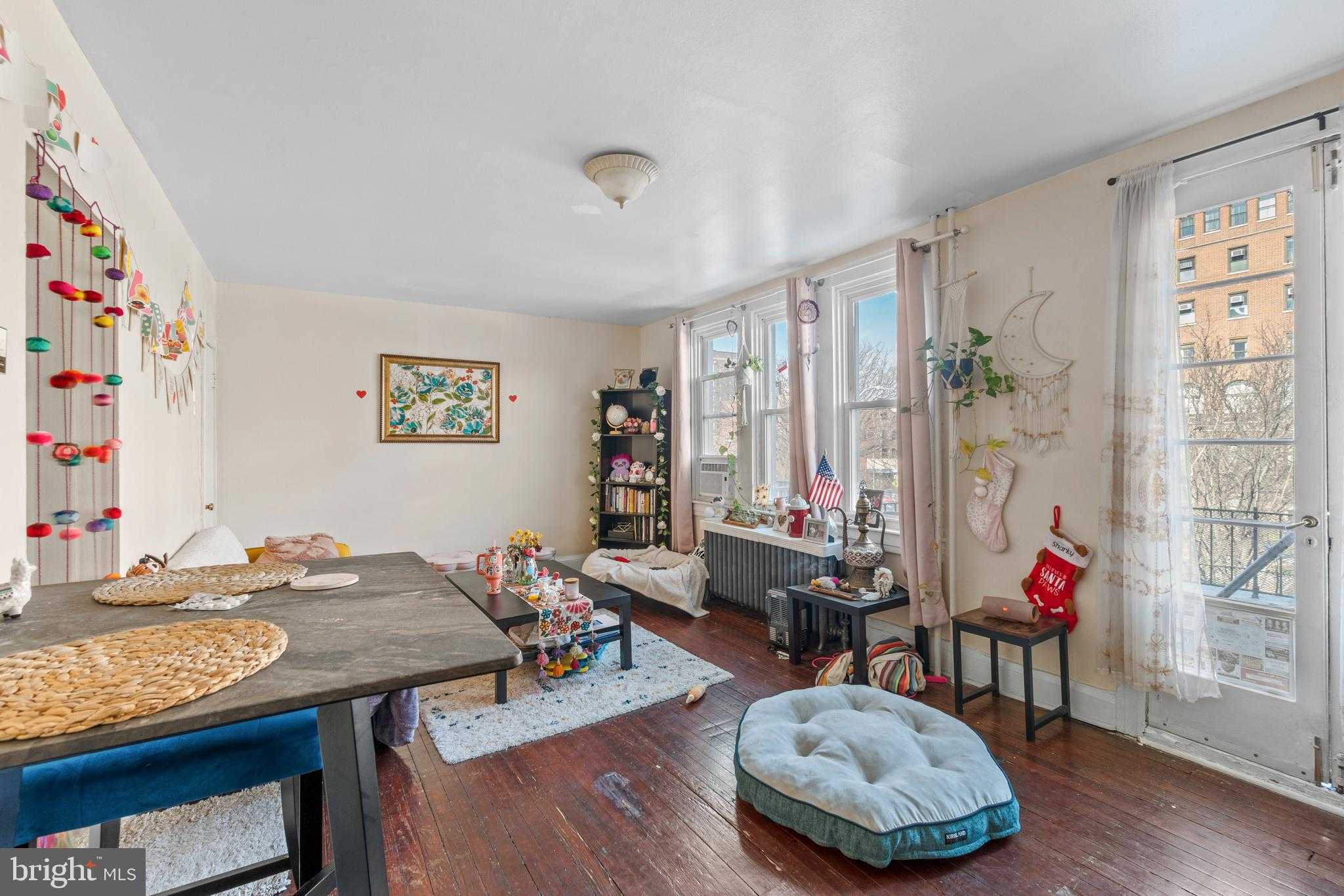 211 E 33rd St photo 16