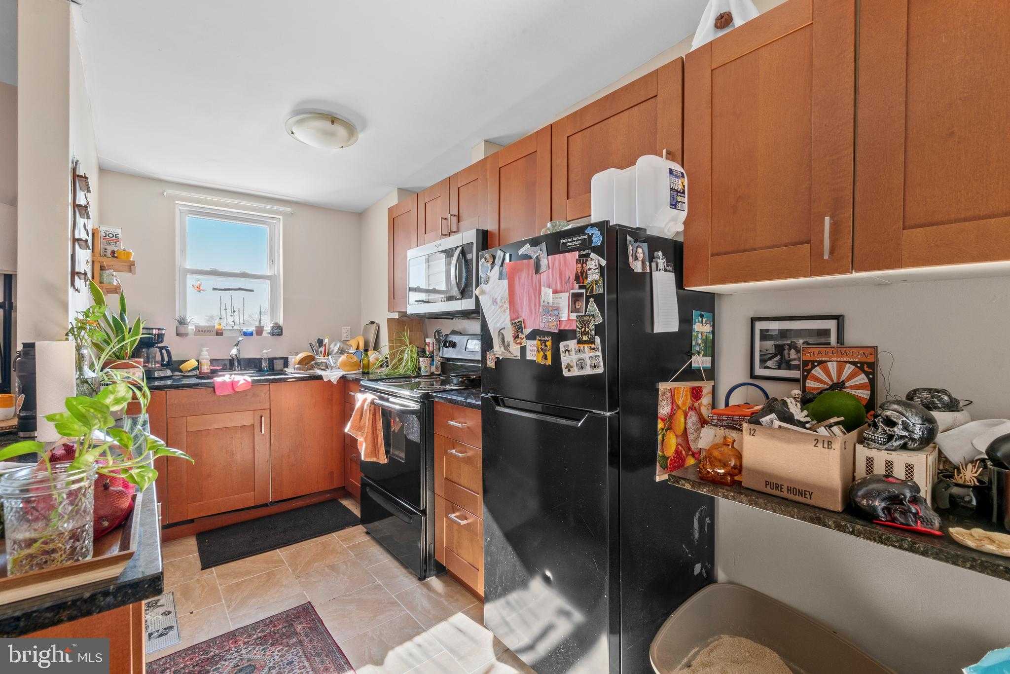 211 E 33rd St photo 28