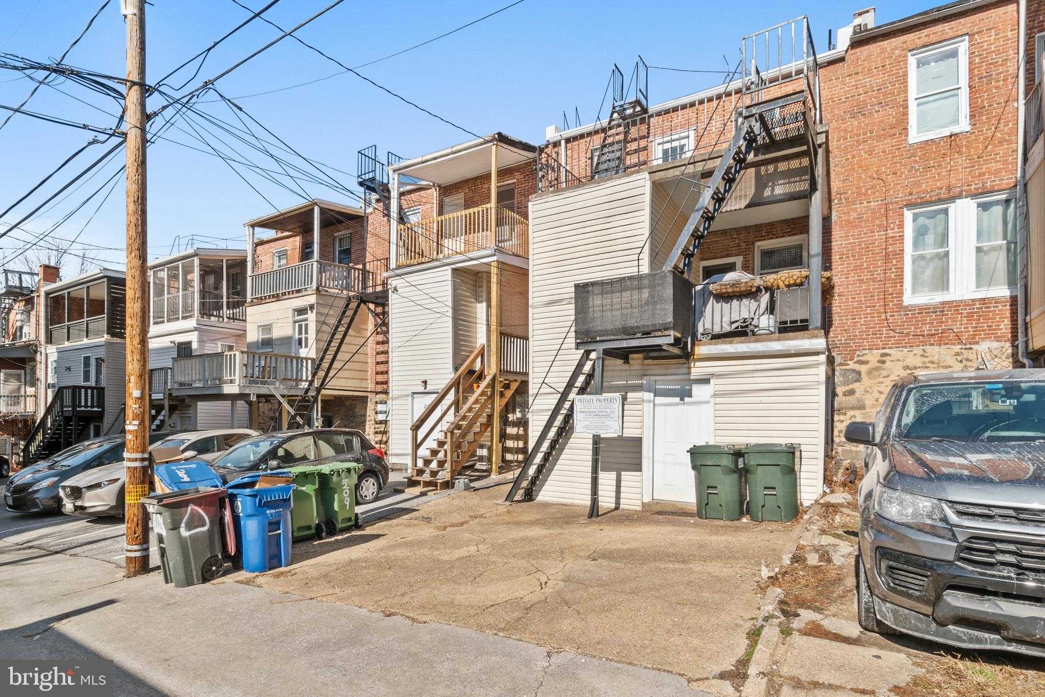 211 E 33rd St photo 44