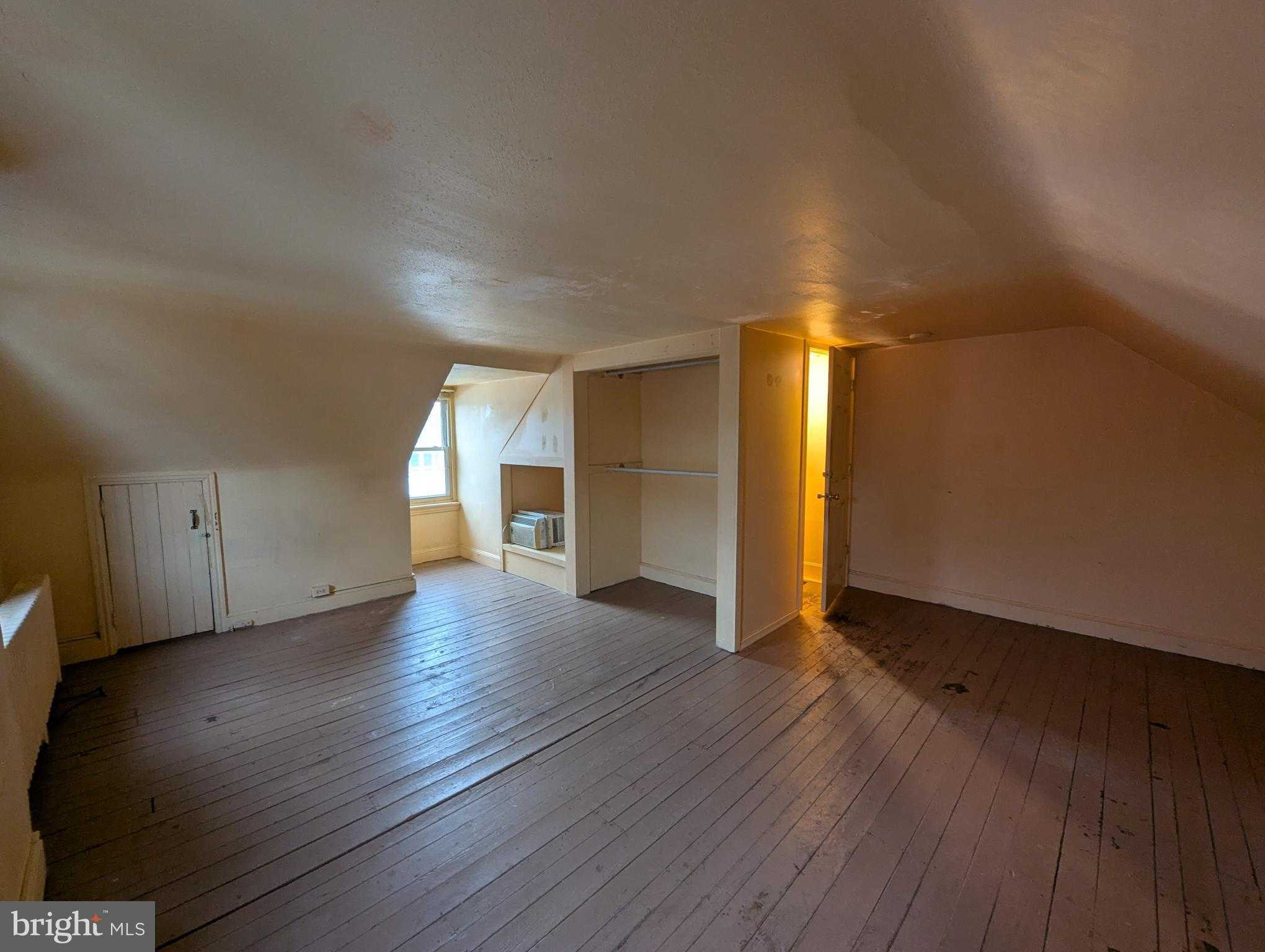 611 W Main St photo 28