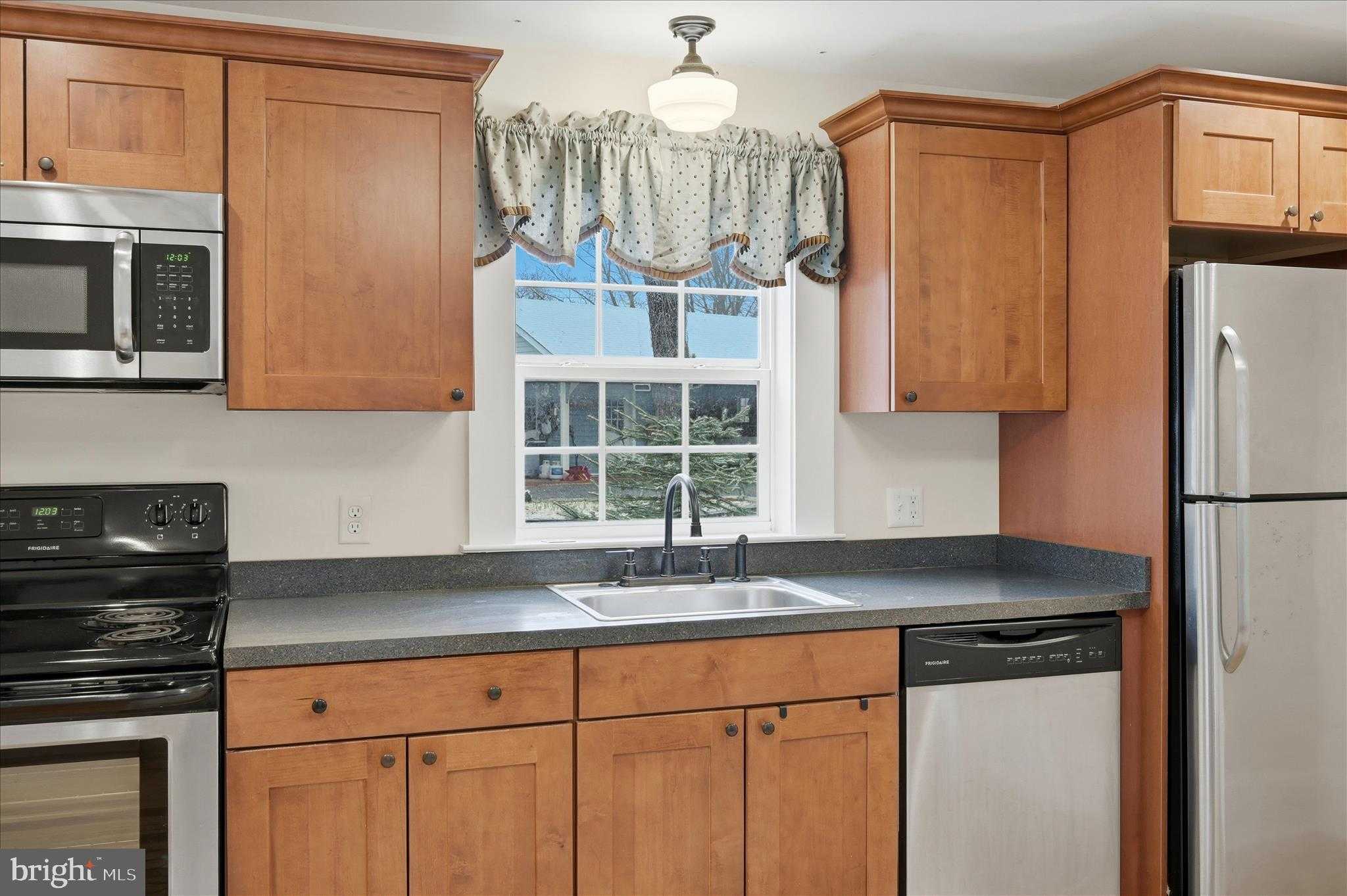 2 W Main St photo 24