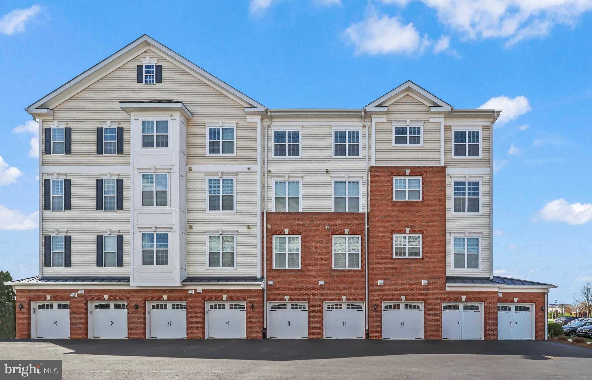 44589 York Crest Ter Apt 300 photo 32