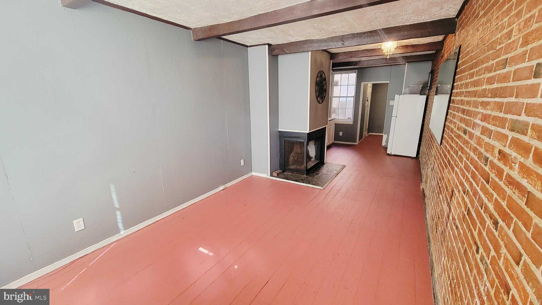 703 Tessier St photo 3