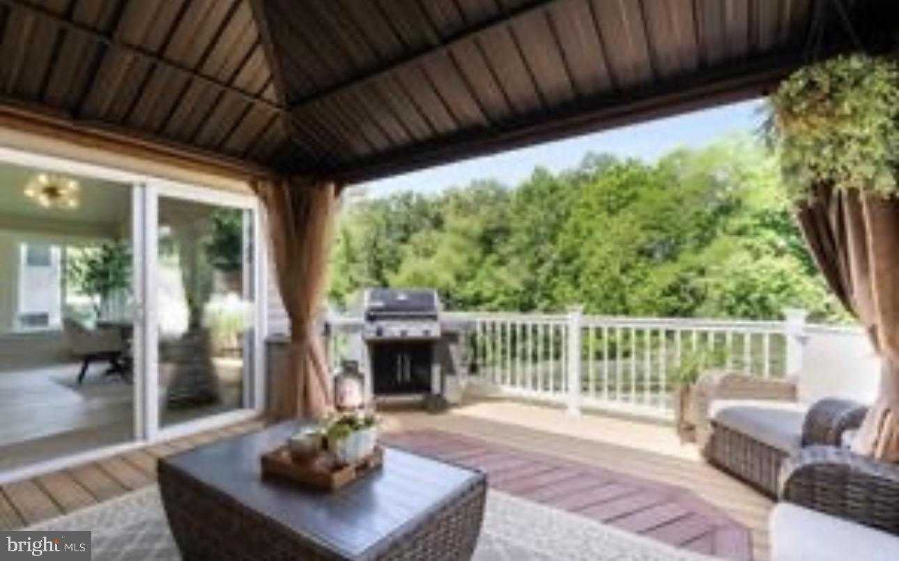 303 Beacon Point Dr photo 5