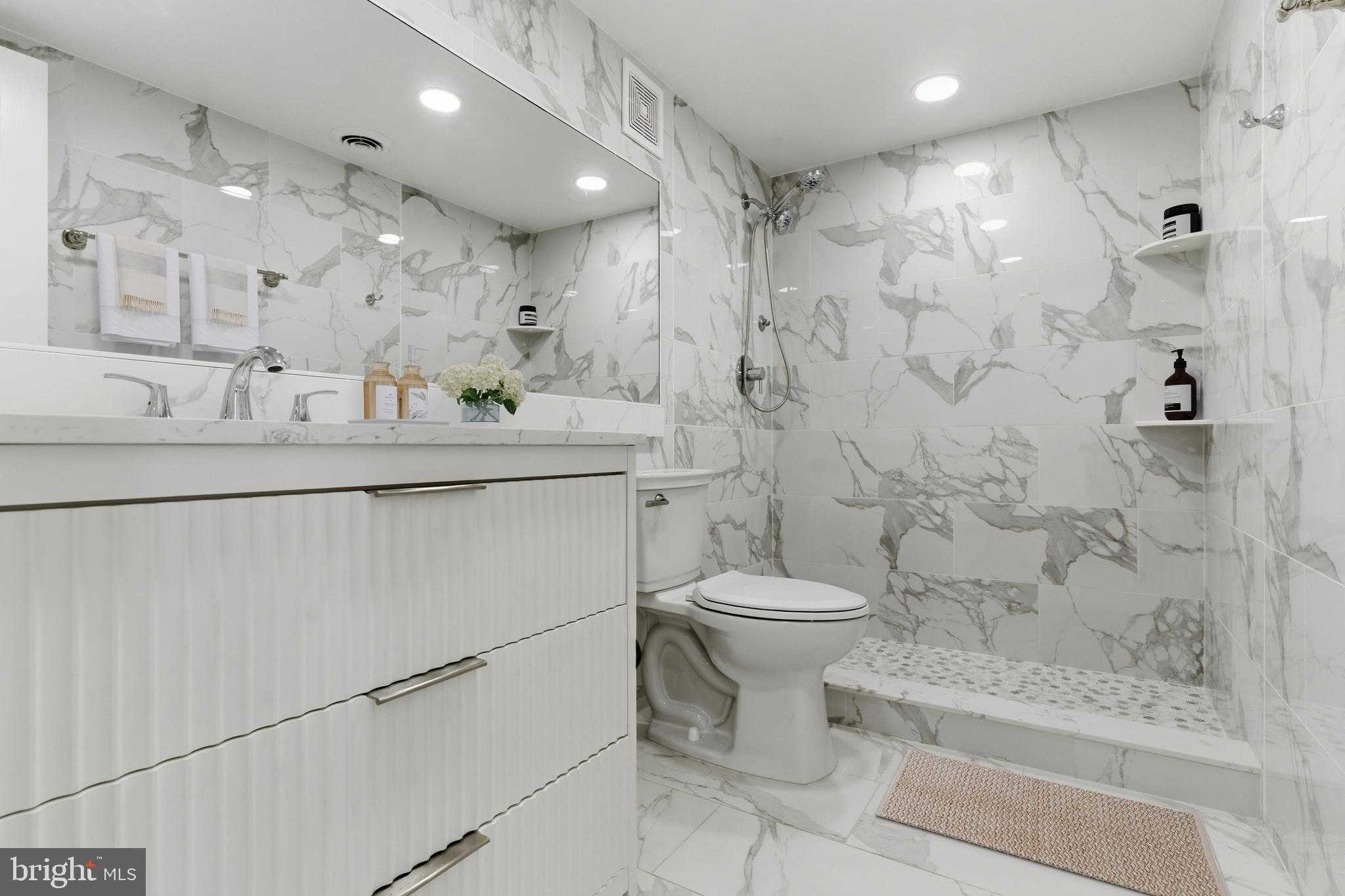 2600 Indian Dr Apt 2c photo 11