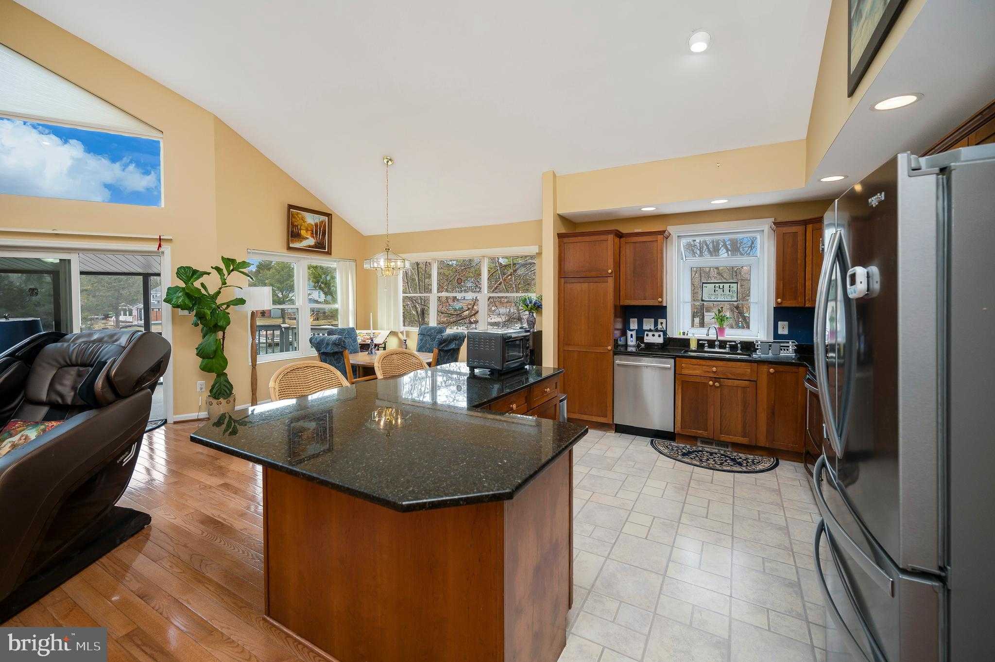 248 Washington St photo 25