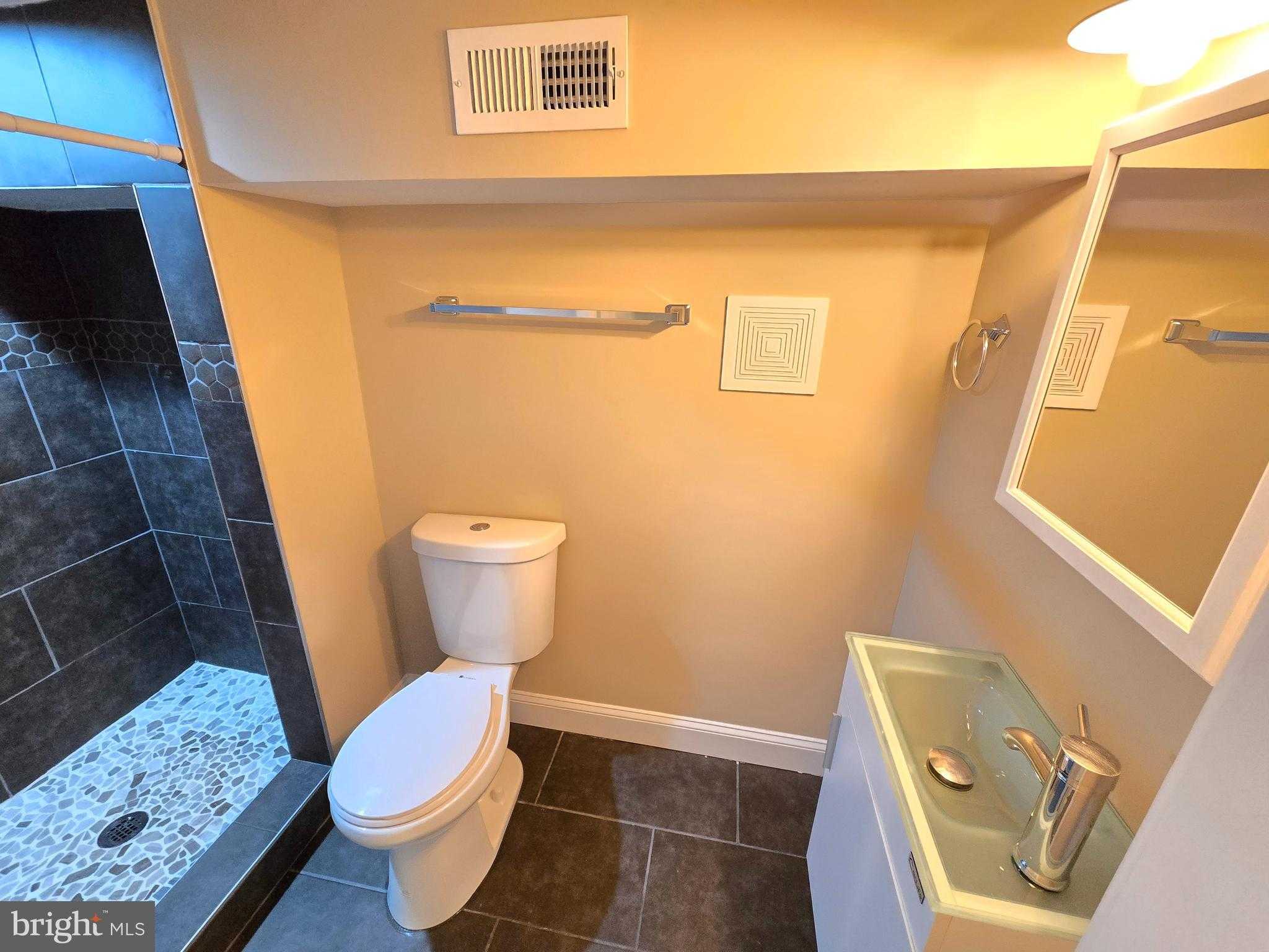 2307 N Rosedale St photo 43