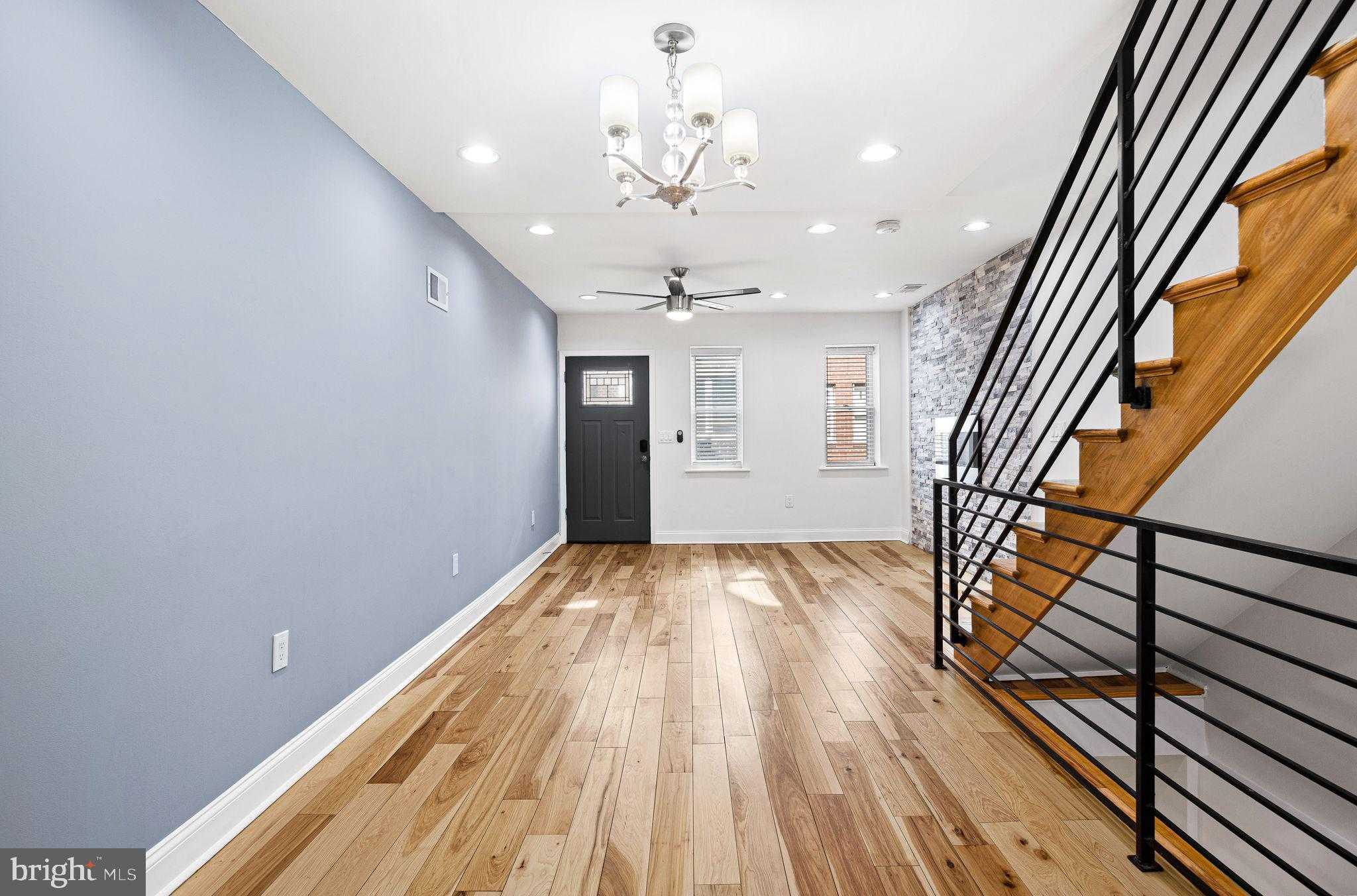 640 Emily St photo 2