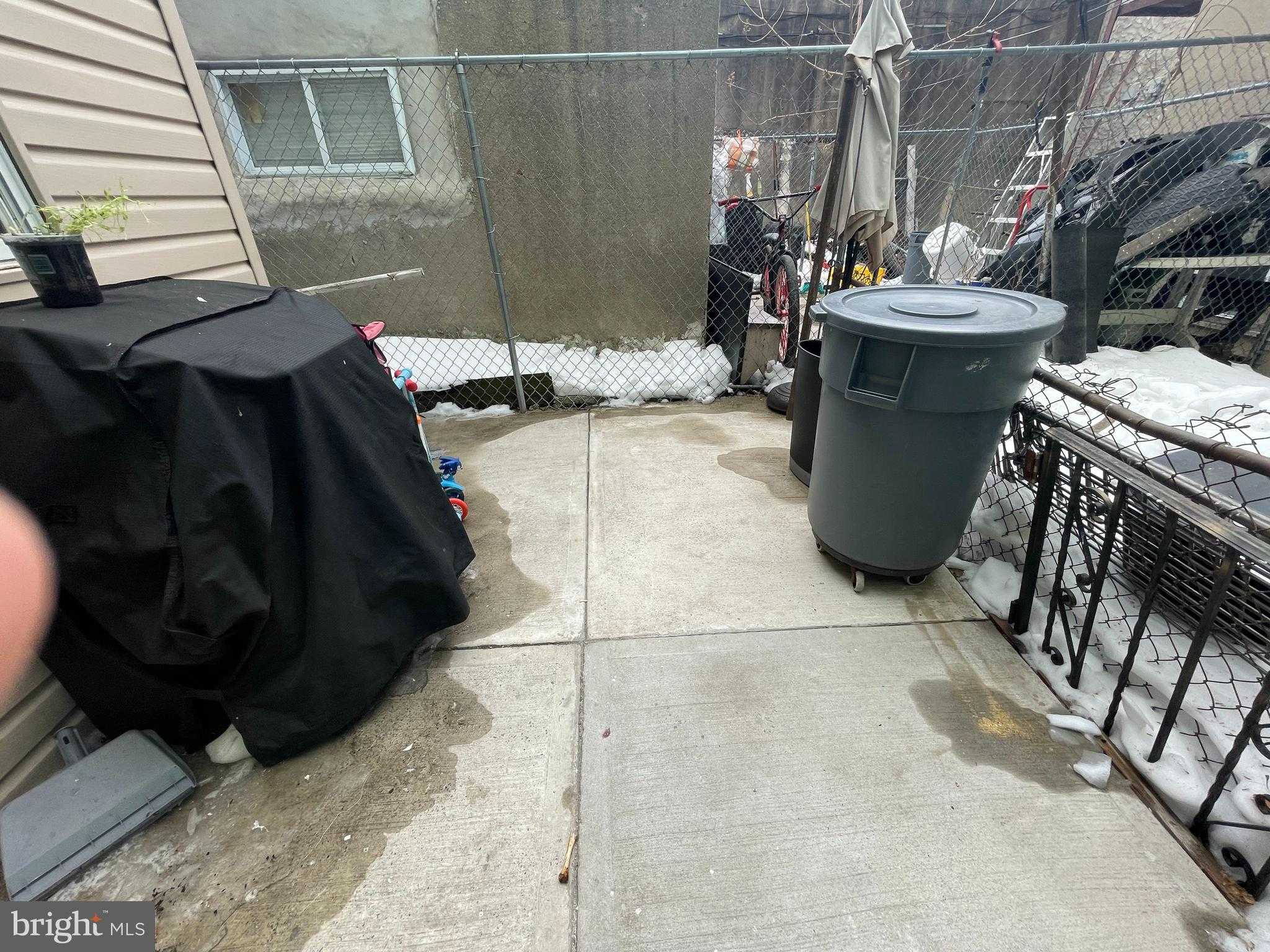 3756 N Randolph St photo 8