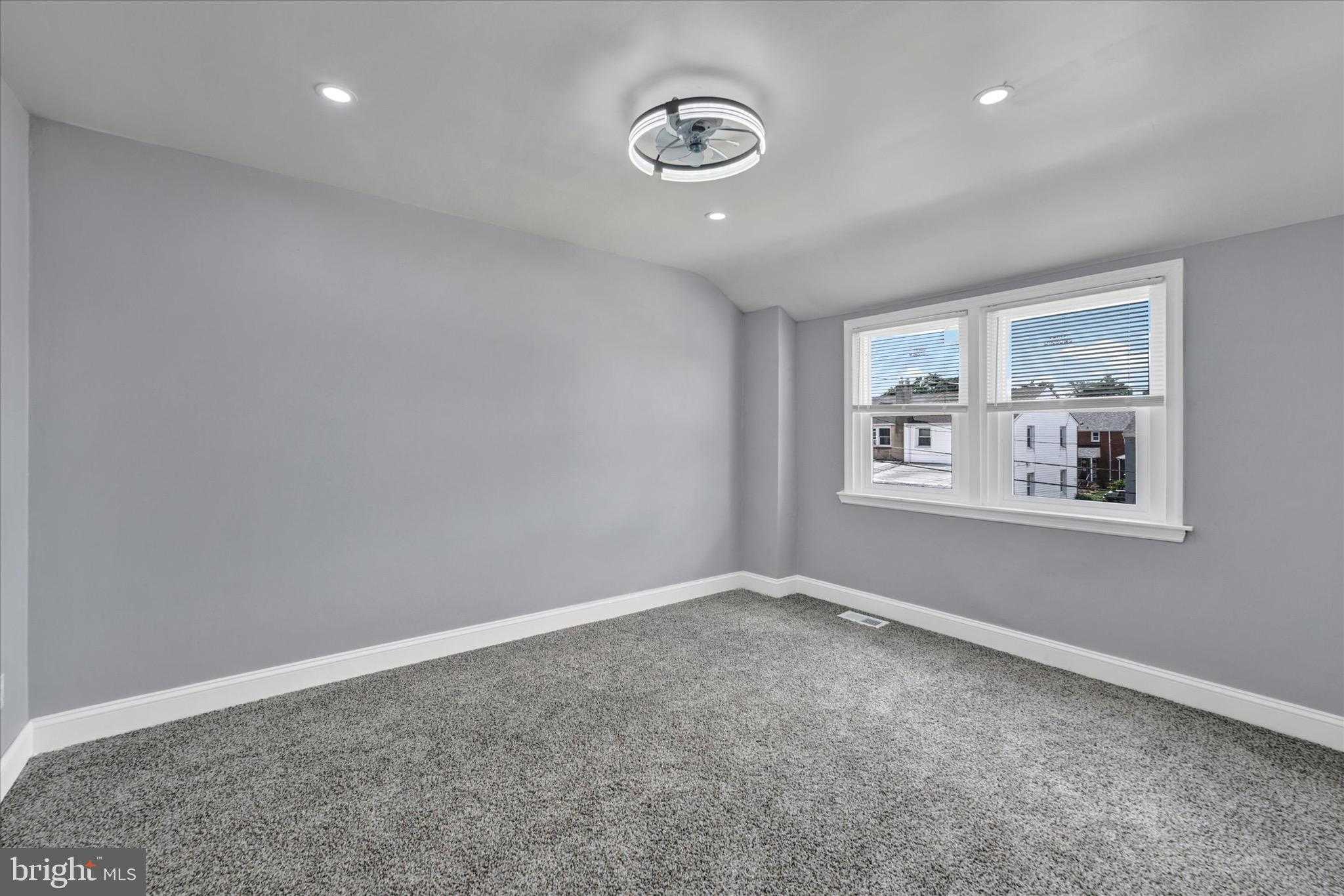 5404 Crismer Ave photo 25