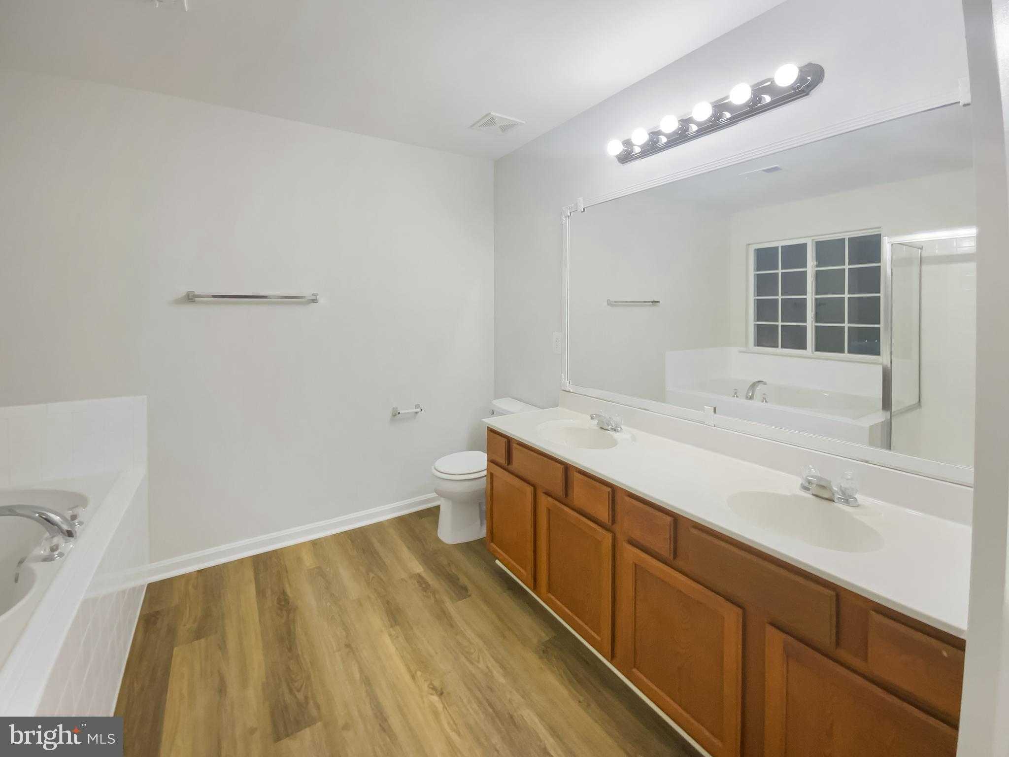 1020 Bakersfield Ln photo 6