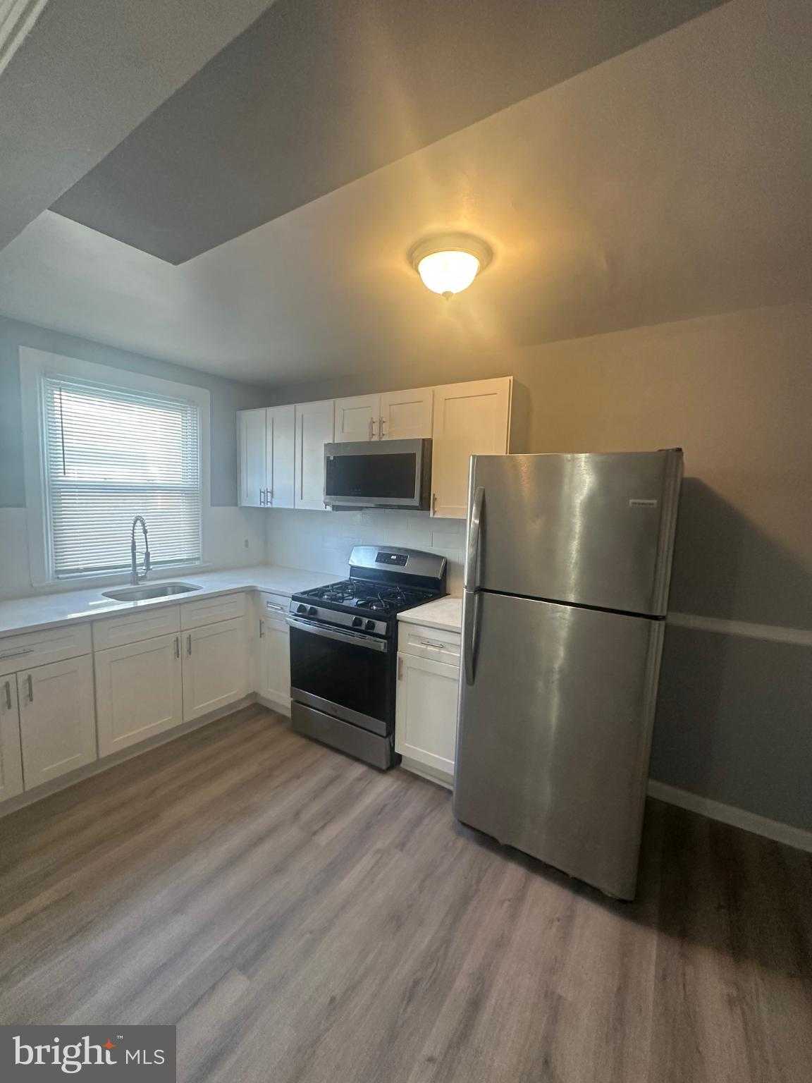 1015 Rosalie St photo 2