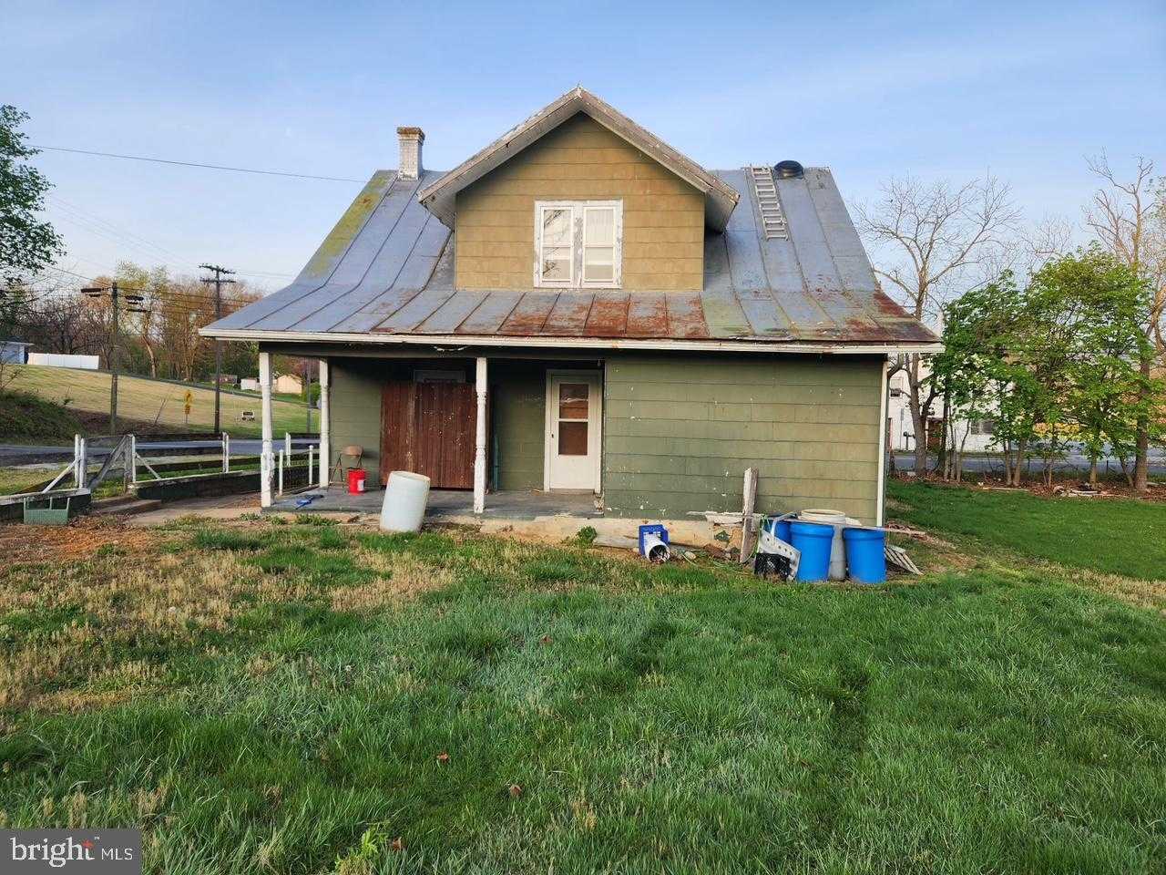 361 Trenton Ave photo 2