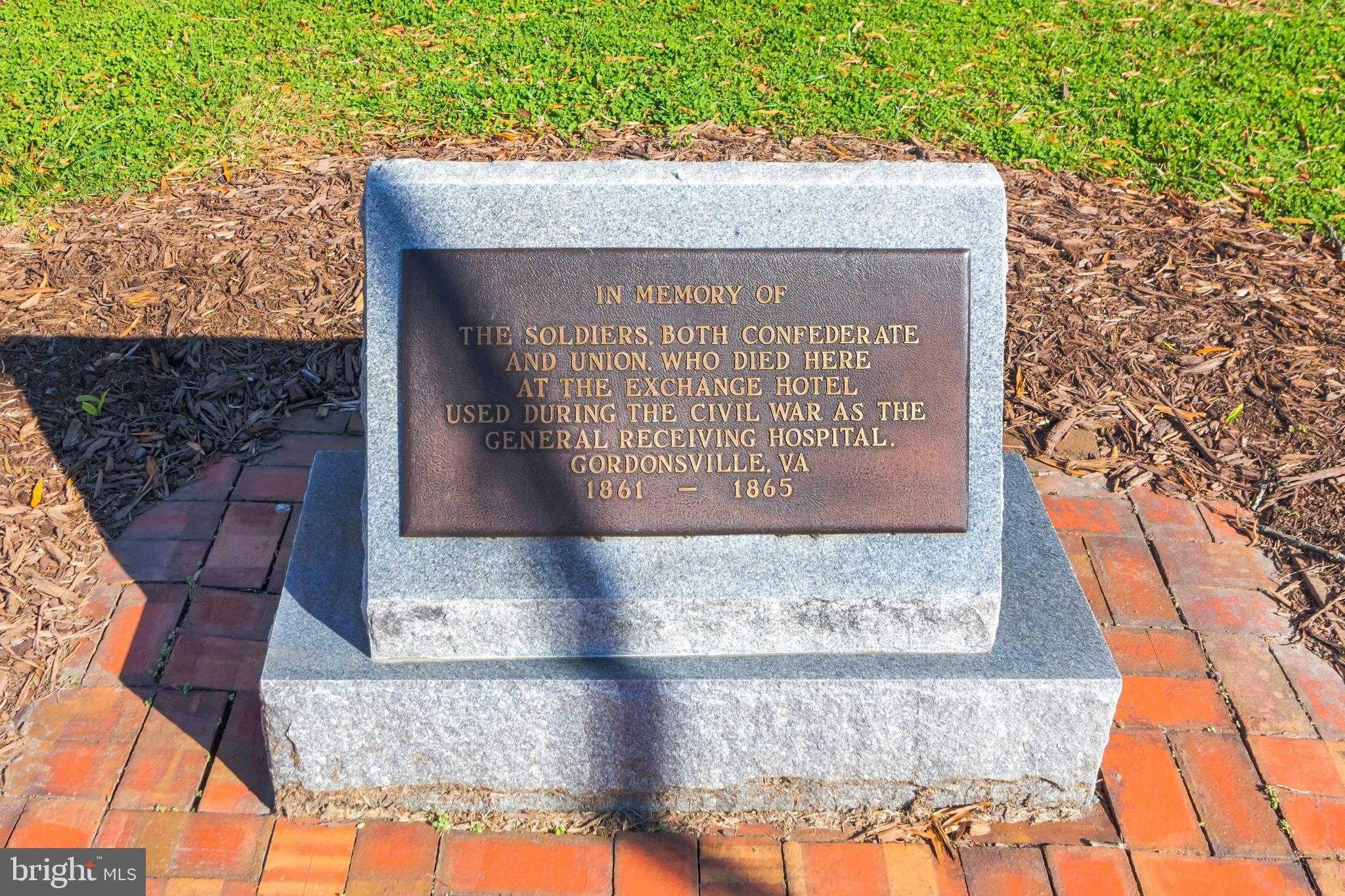 320 East St photo 52