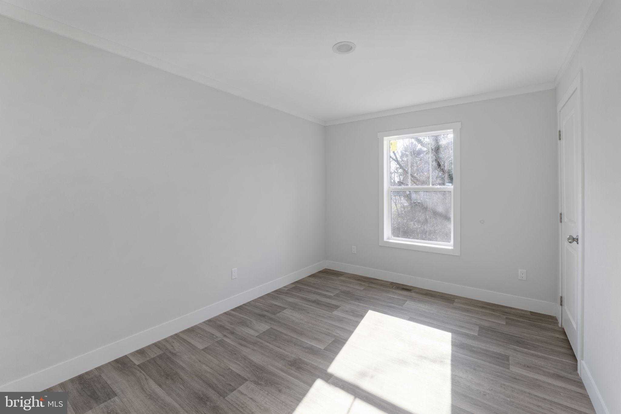 328 East St photo 22