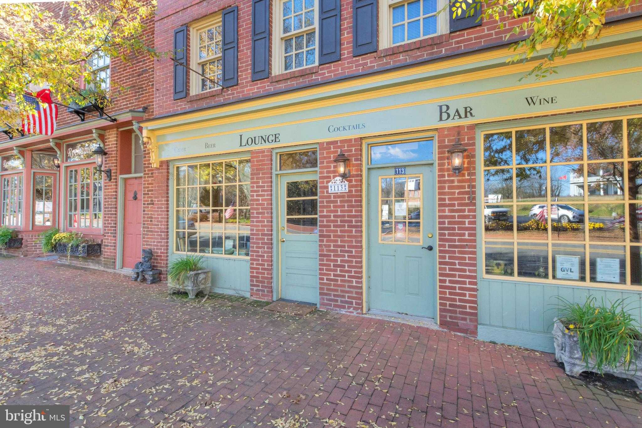 328 East St photo 43