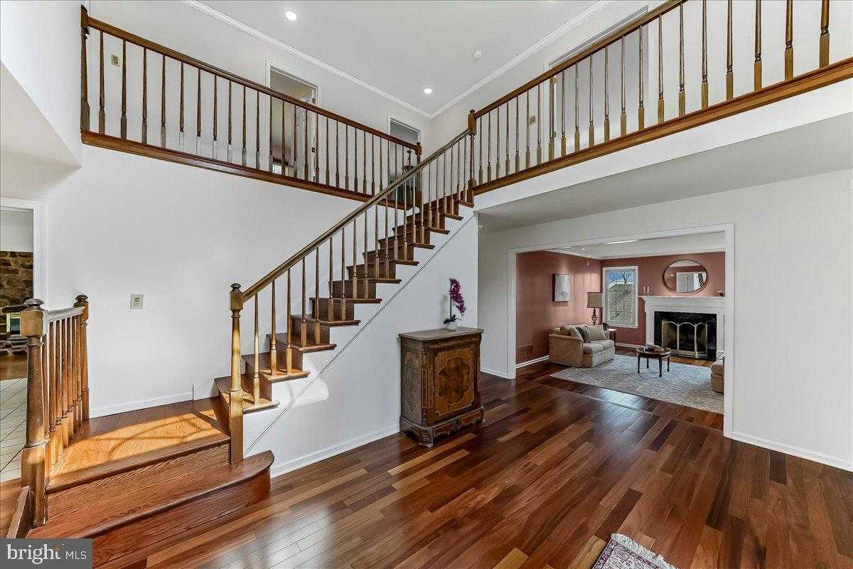 971 Derring Ln photo 3