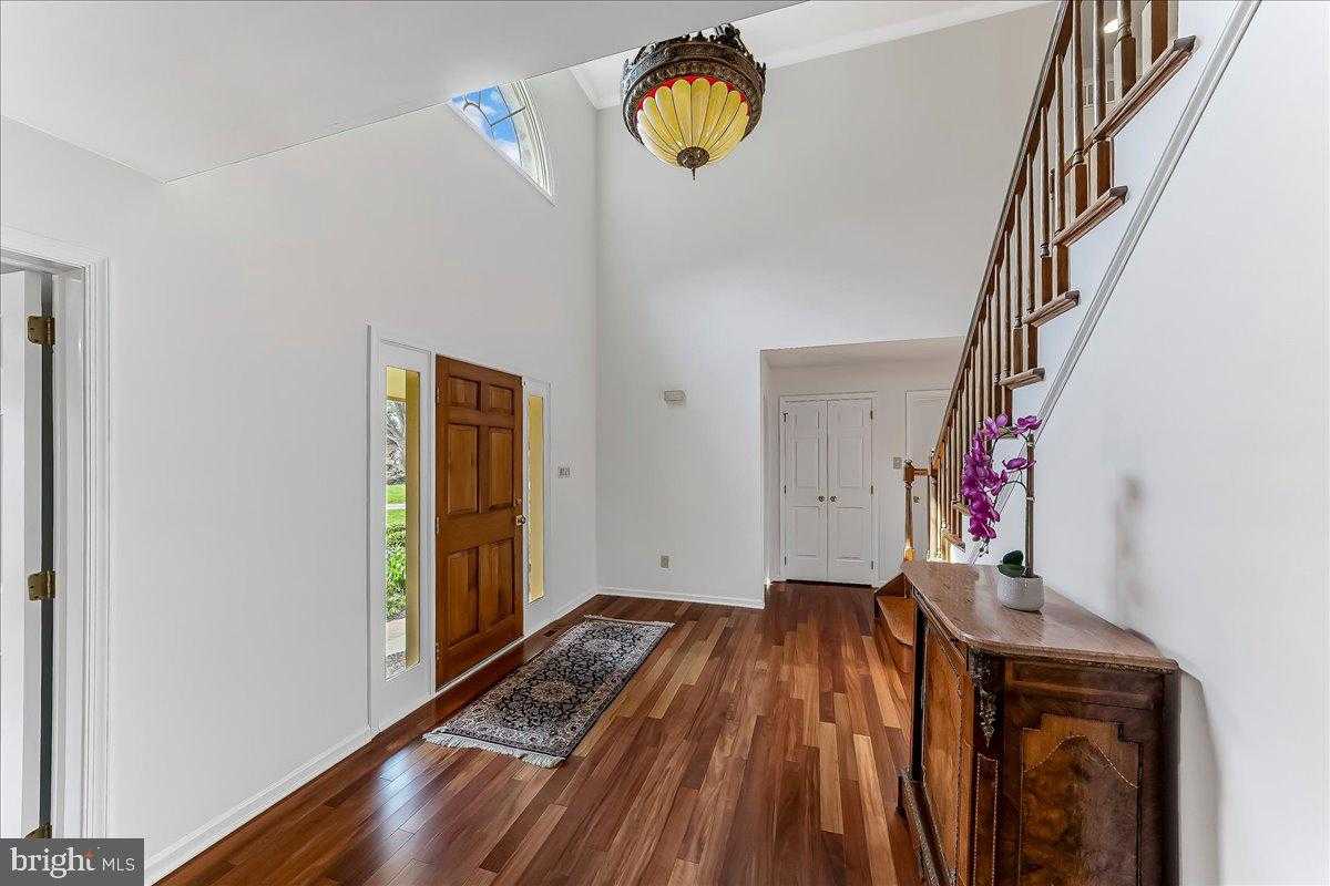 971 Derring Ln photo 4