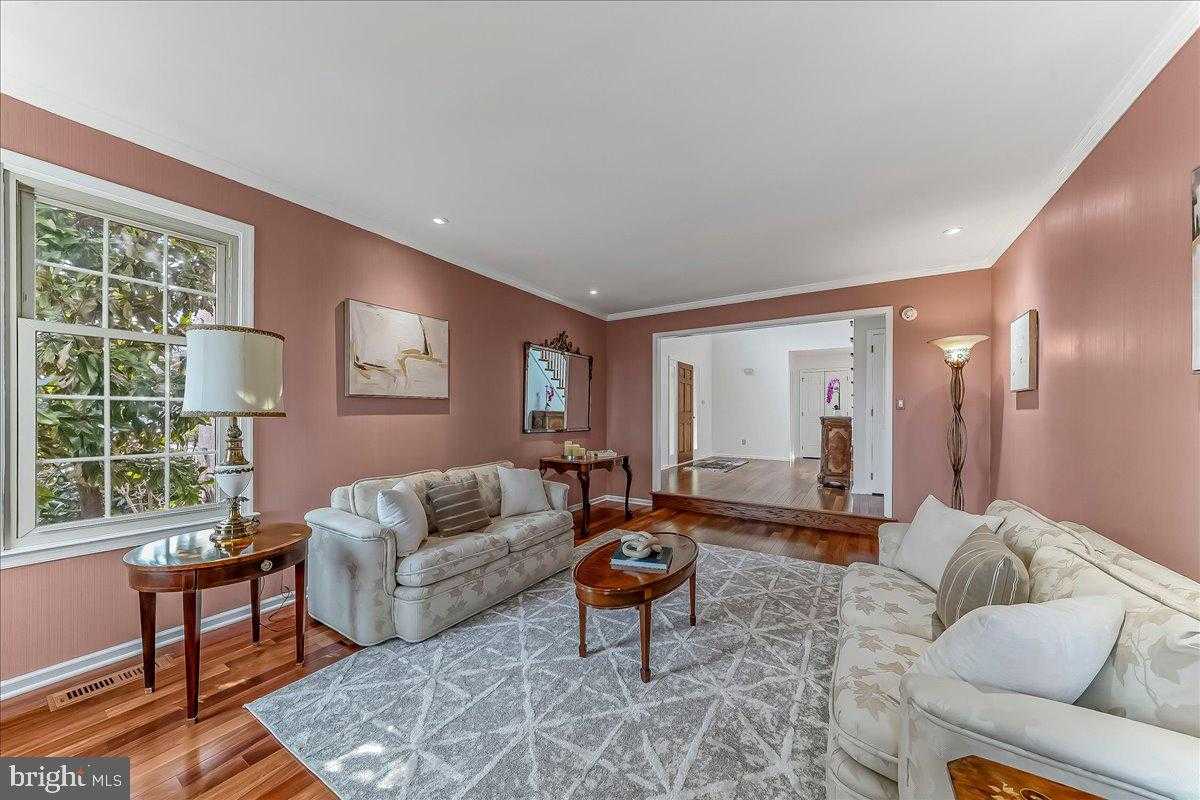 971 Derring Ln photo 7