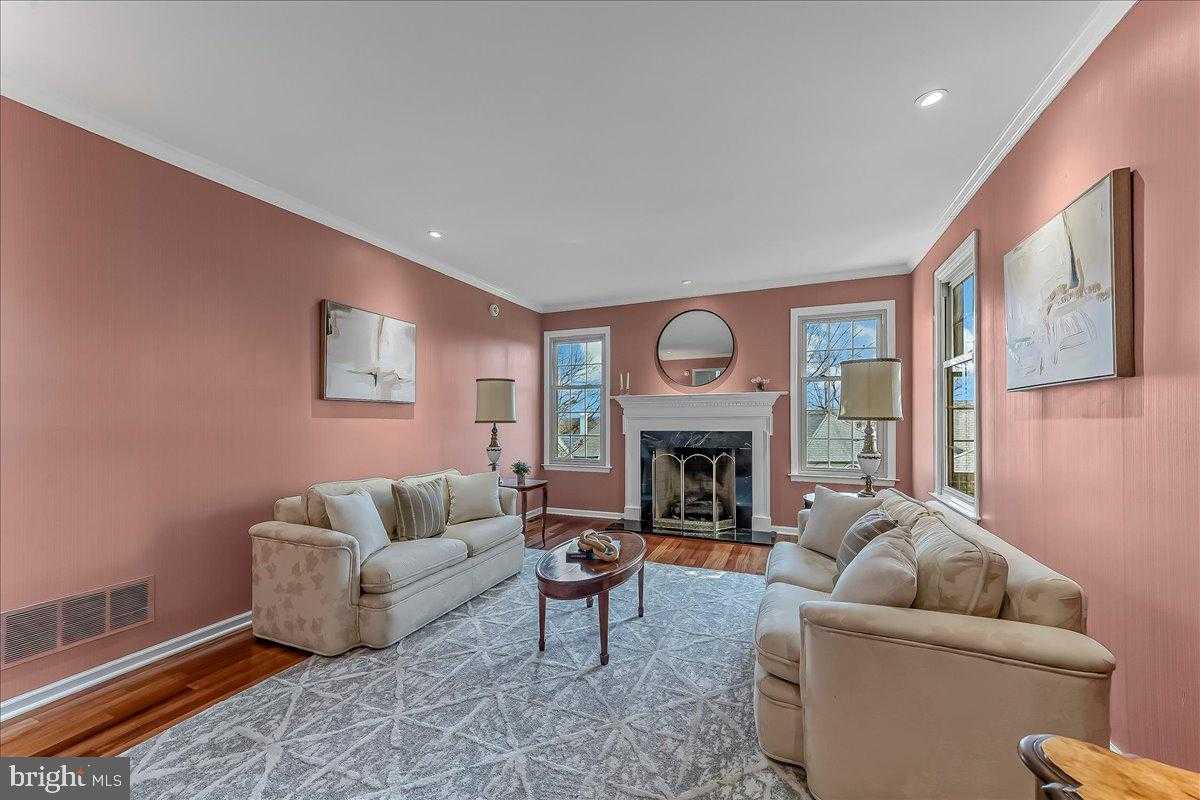 971 Derring Ln photo 9