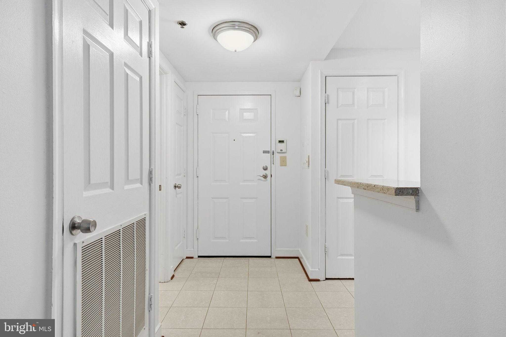 1050 N Taylor St photo 29