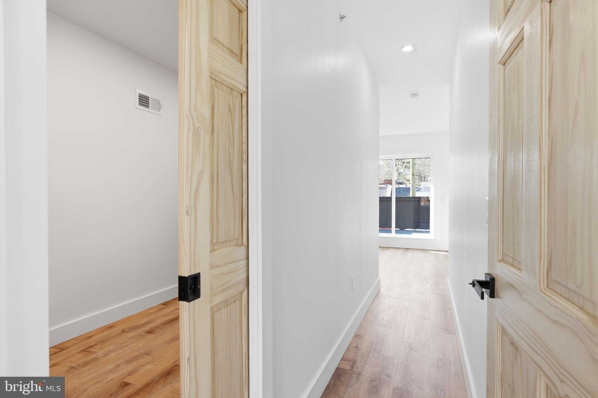 458 W Earlham Ter photo 29