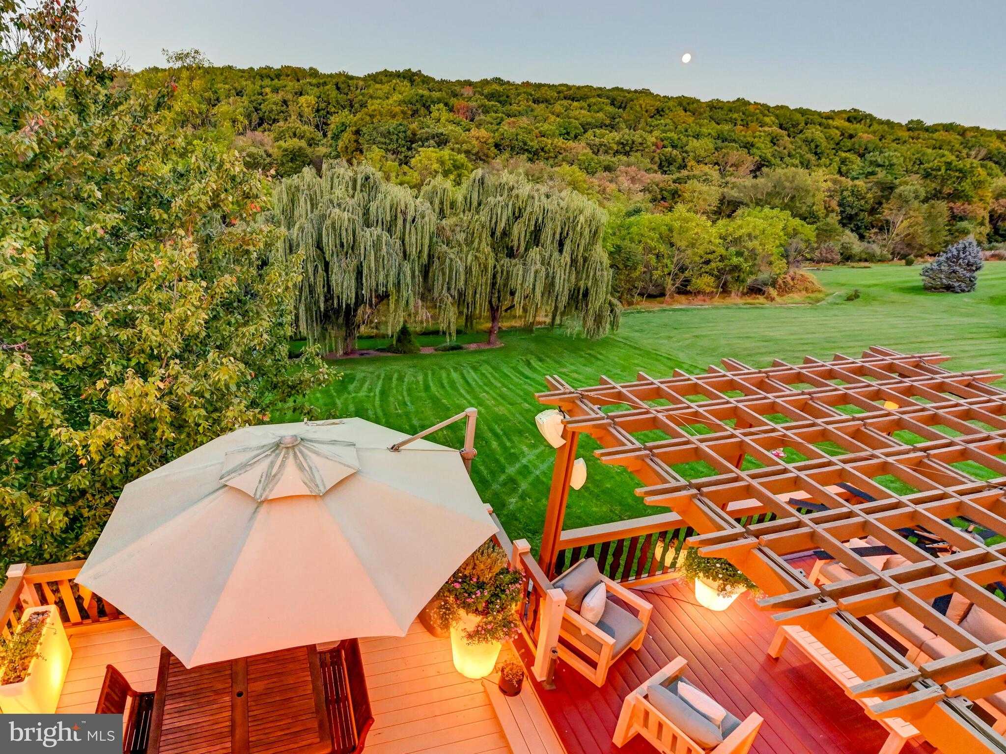 900 Zenith Dr photo 2