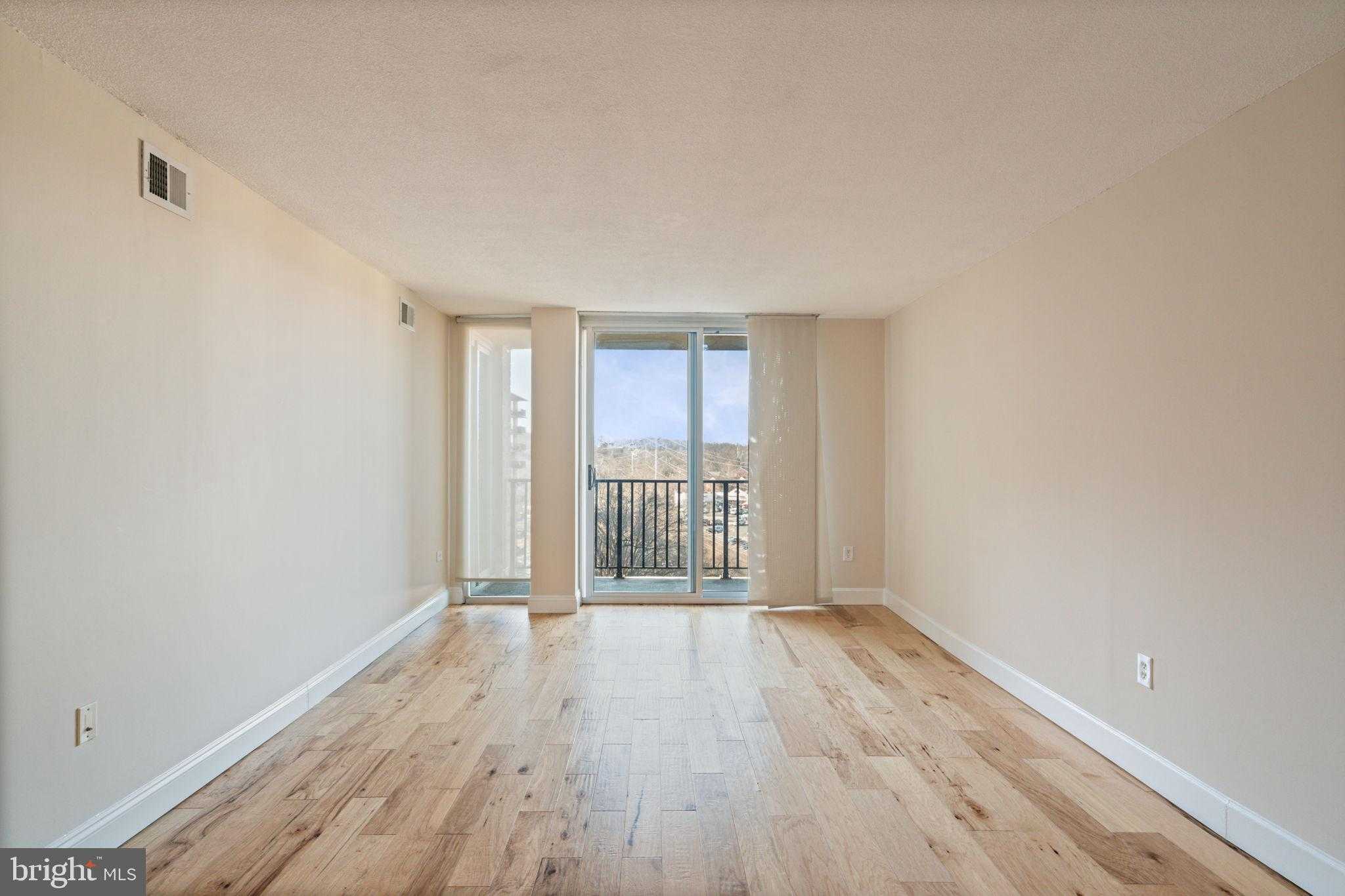 4600 S Four Mile Run Dr Apt 927 photo 8