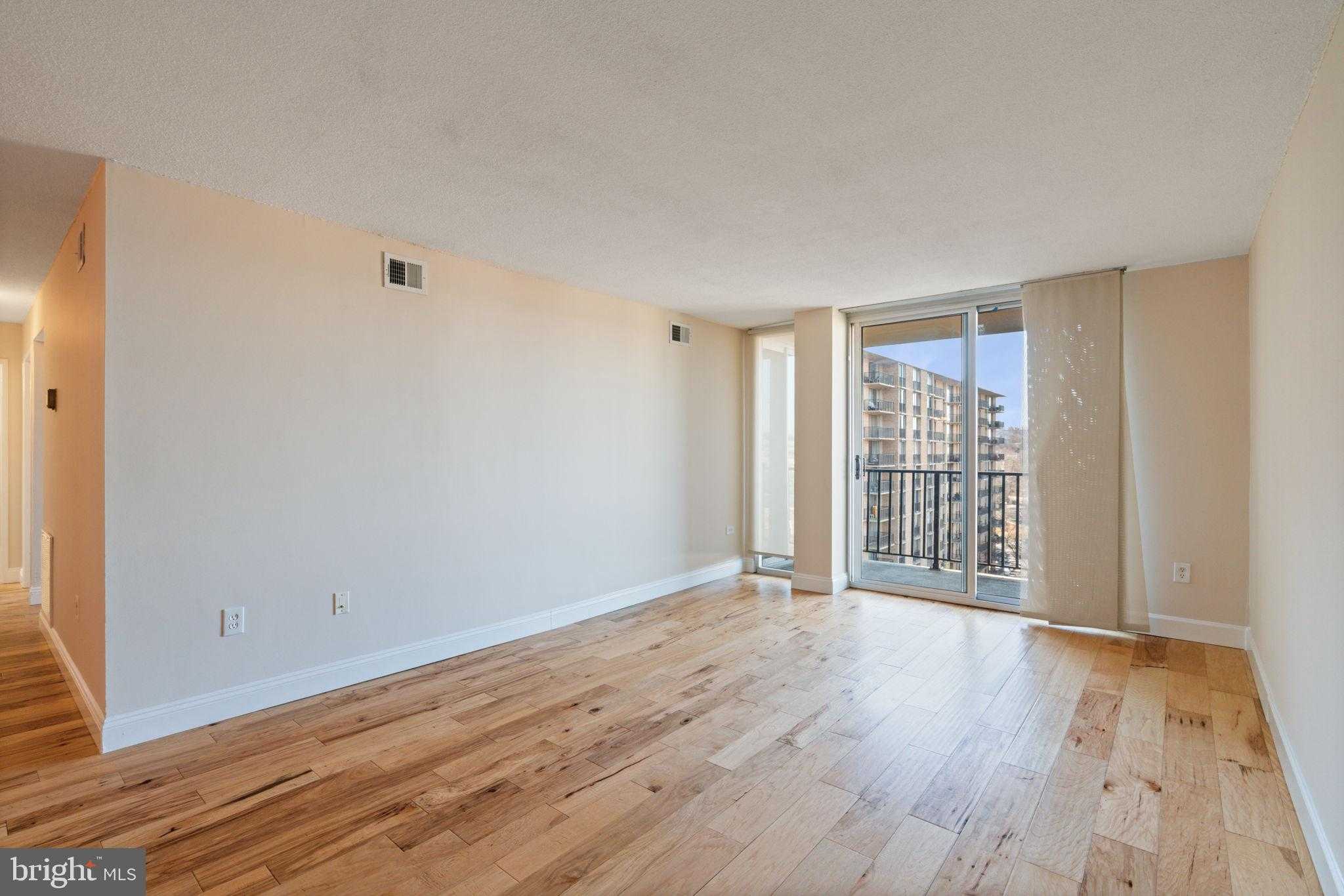 4600 S Four Mile Run Dr Apt 927 photo 9