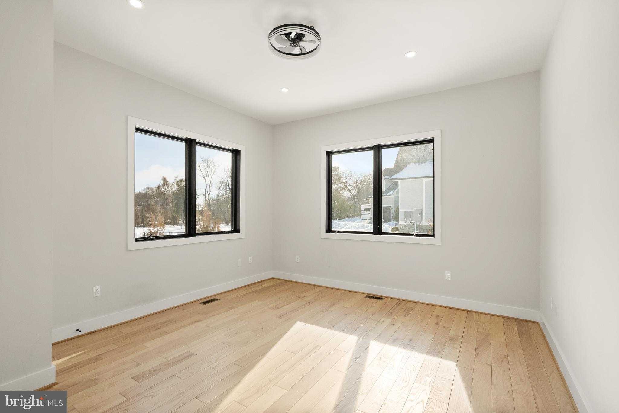 5524 Summit St photo 11